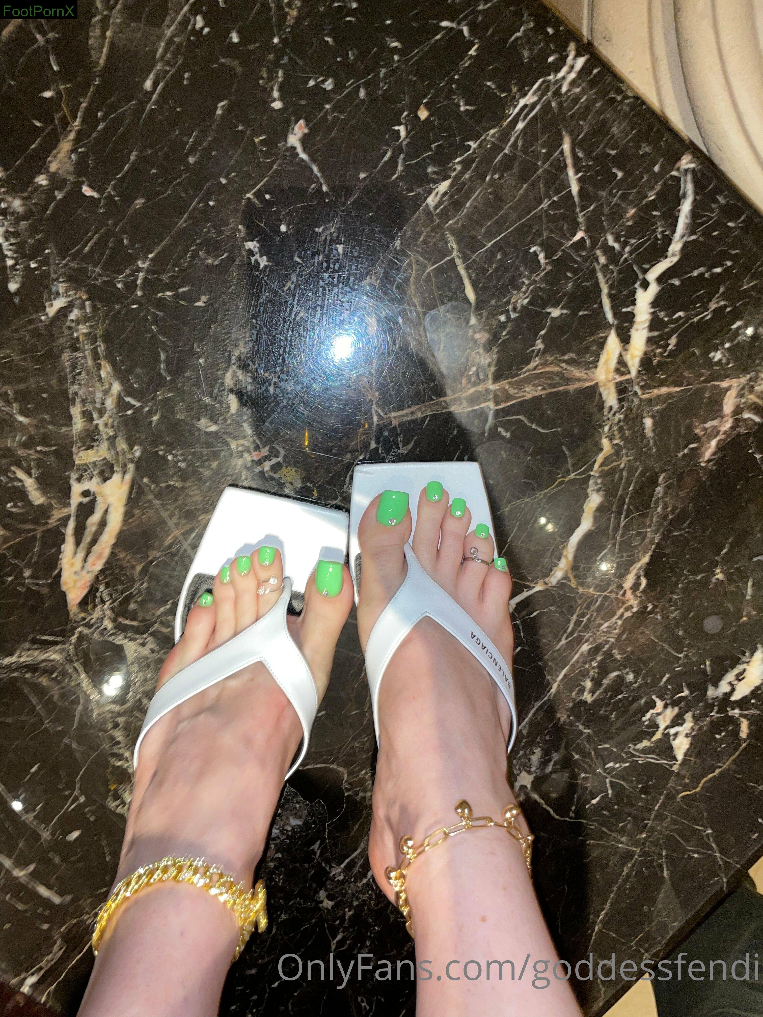 goddessfendi feet photo 17