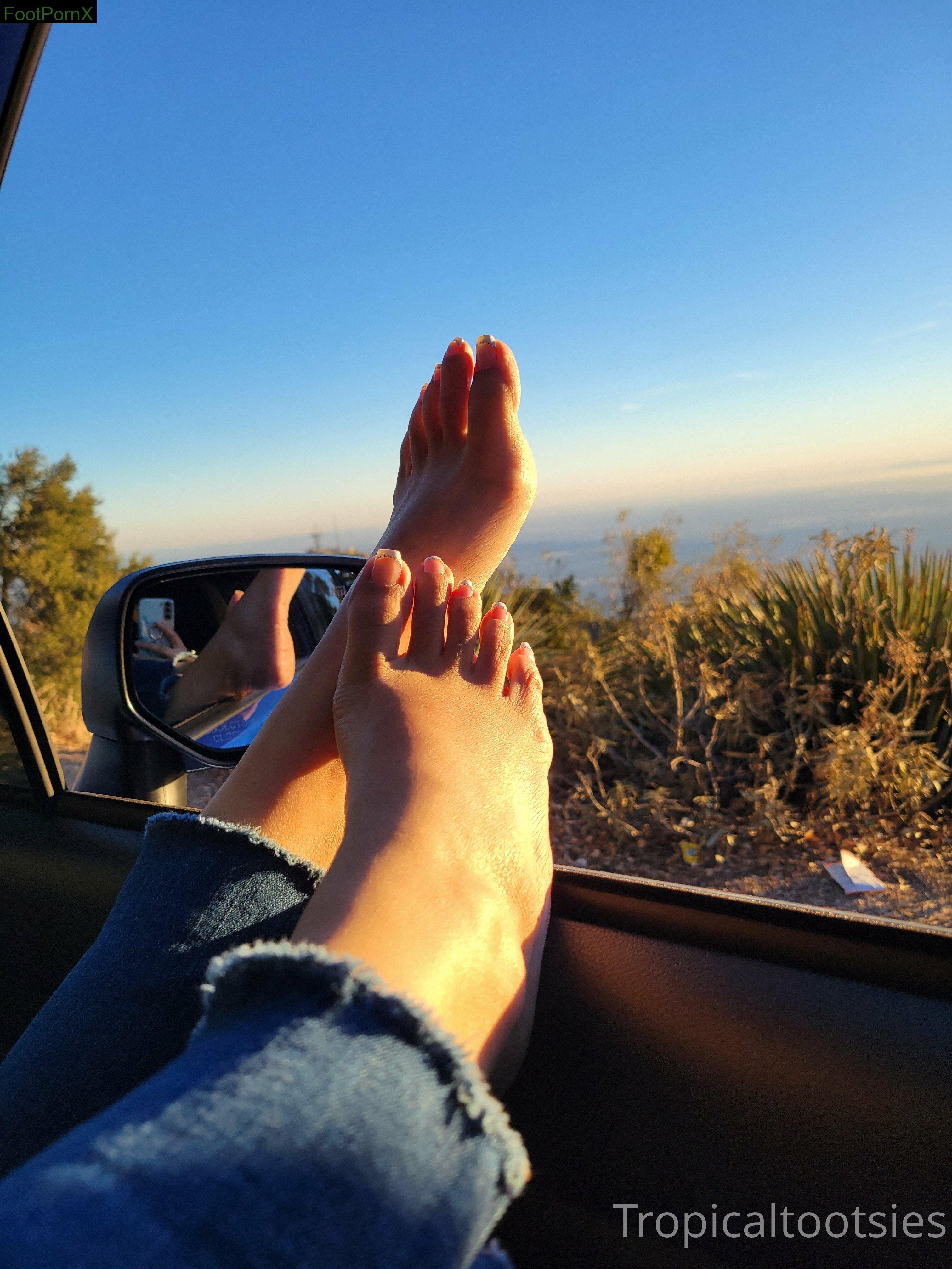 tropicaltootsies feet photo 4