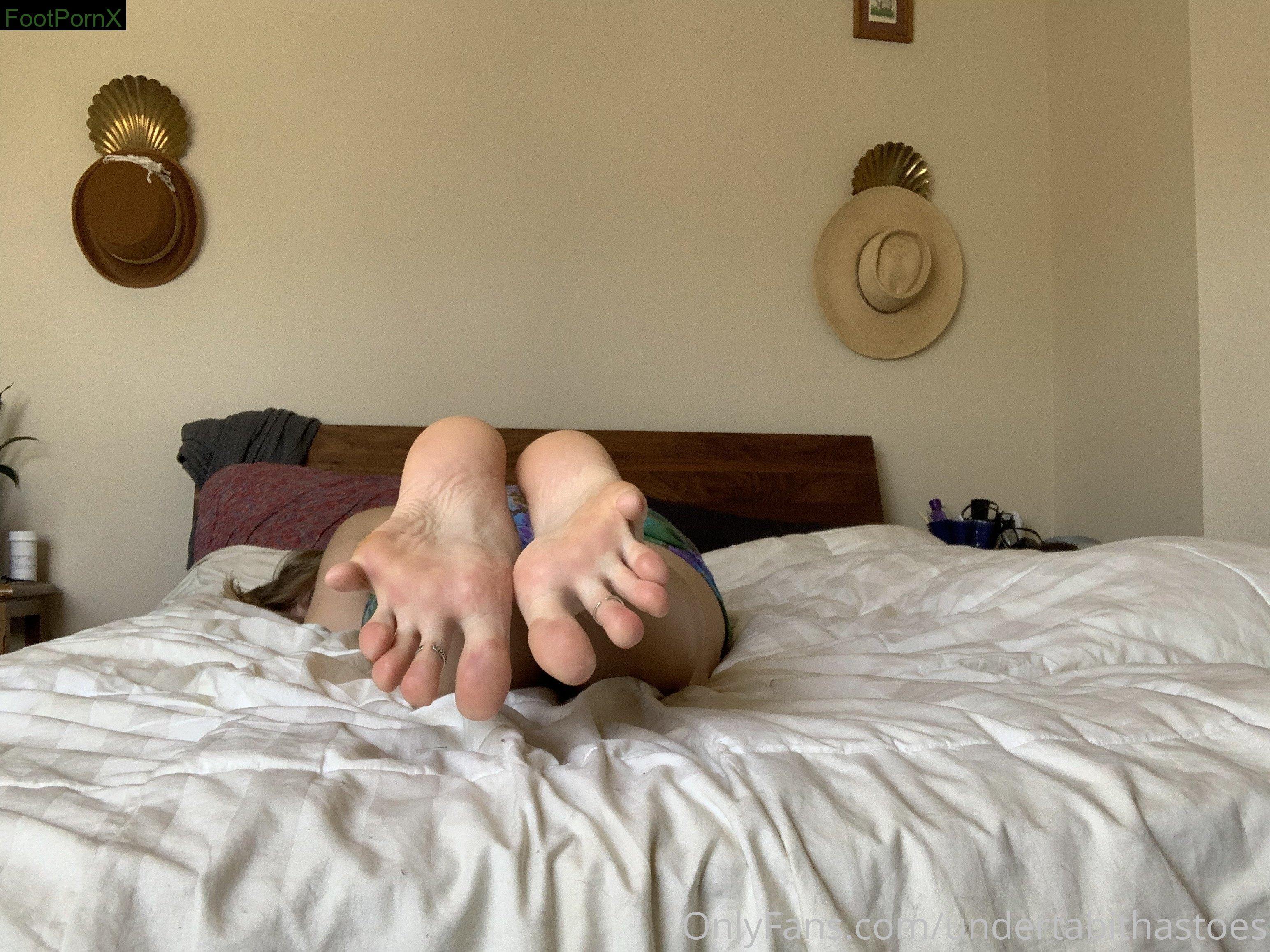 undertabithastoes feet photo 5