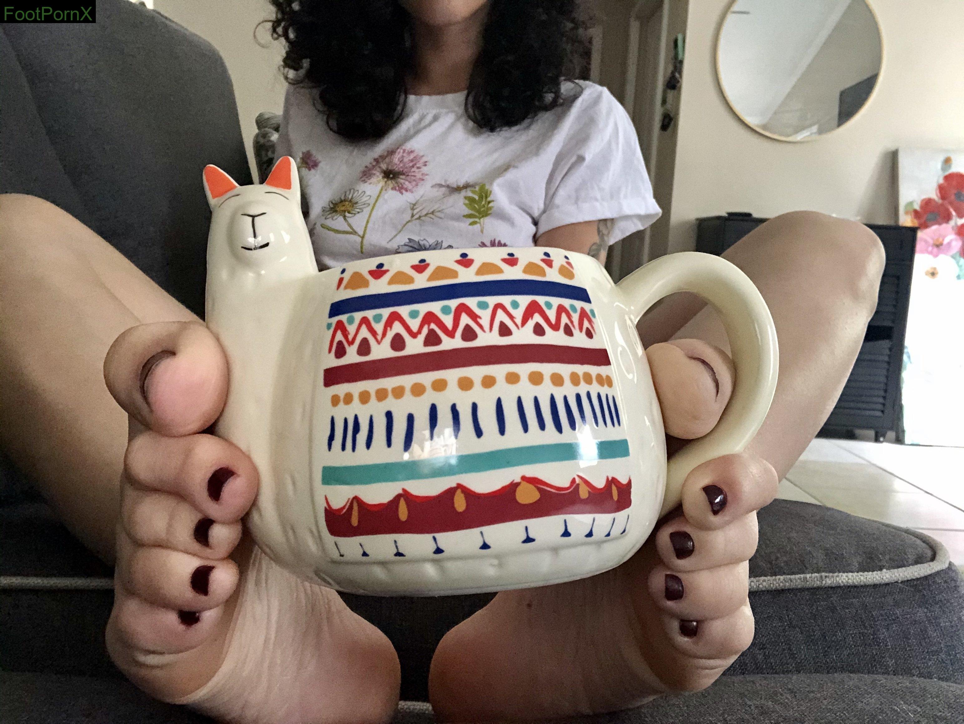 SellMySole - Liv feet photo 12