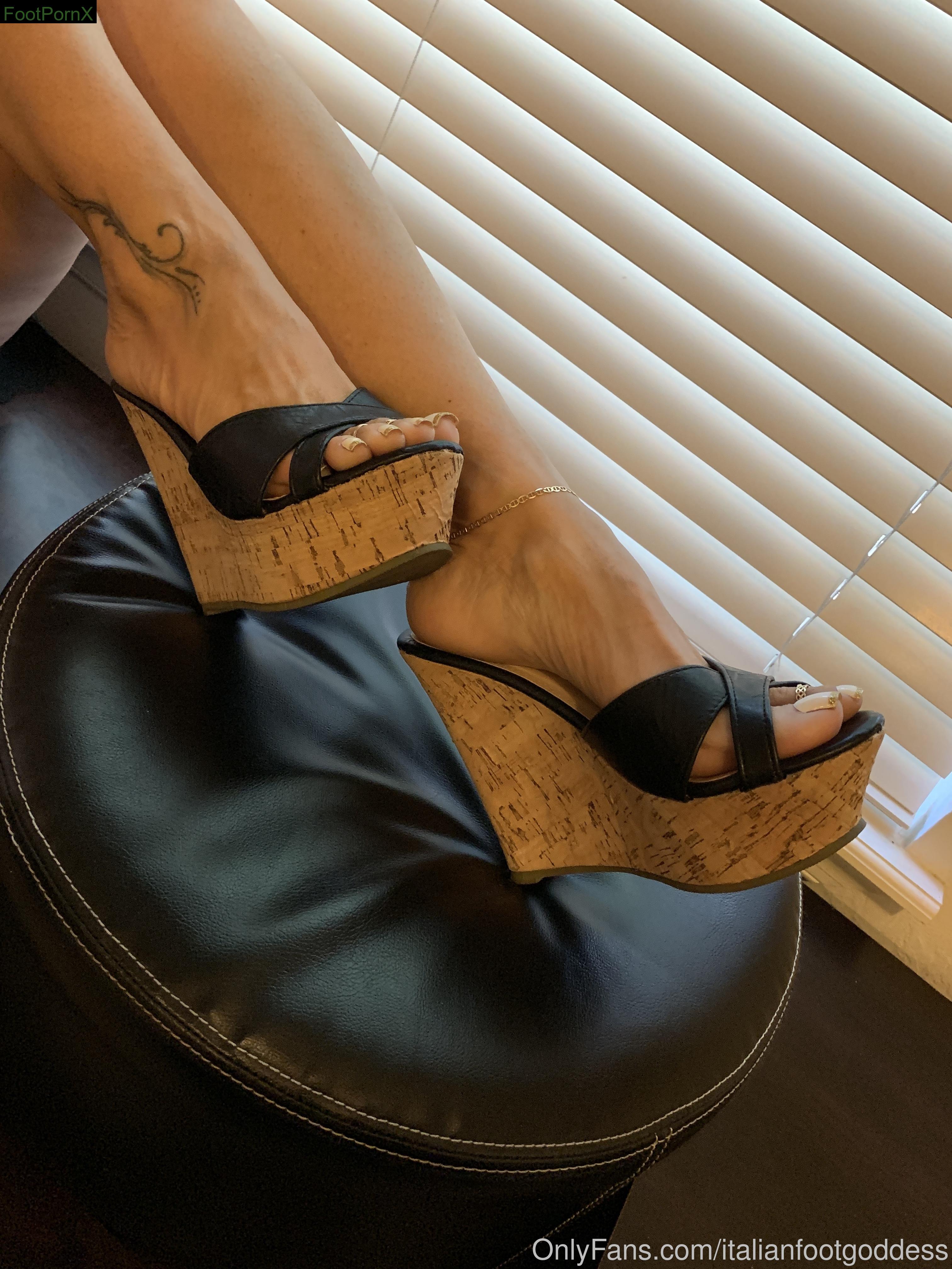 italianfootgoddess feet photo 8