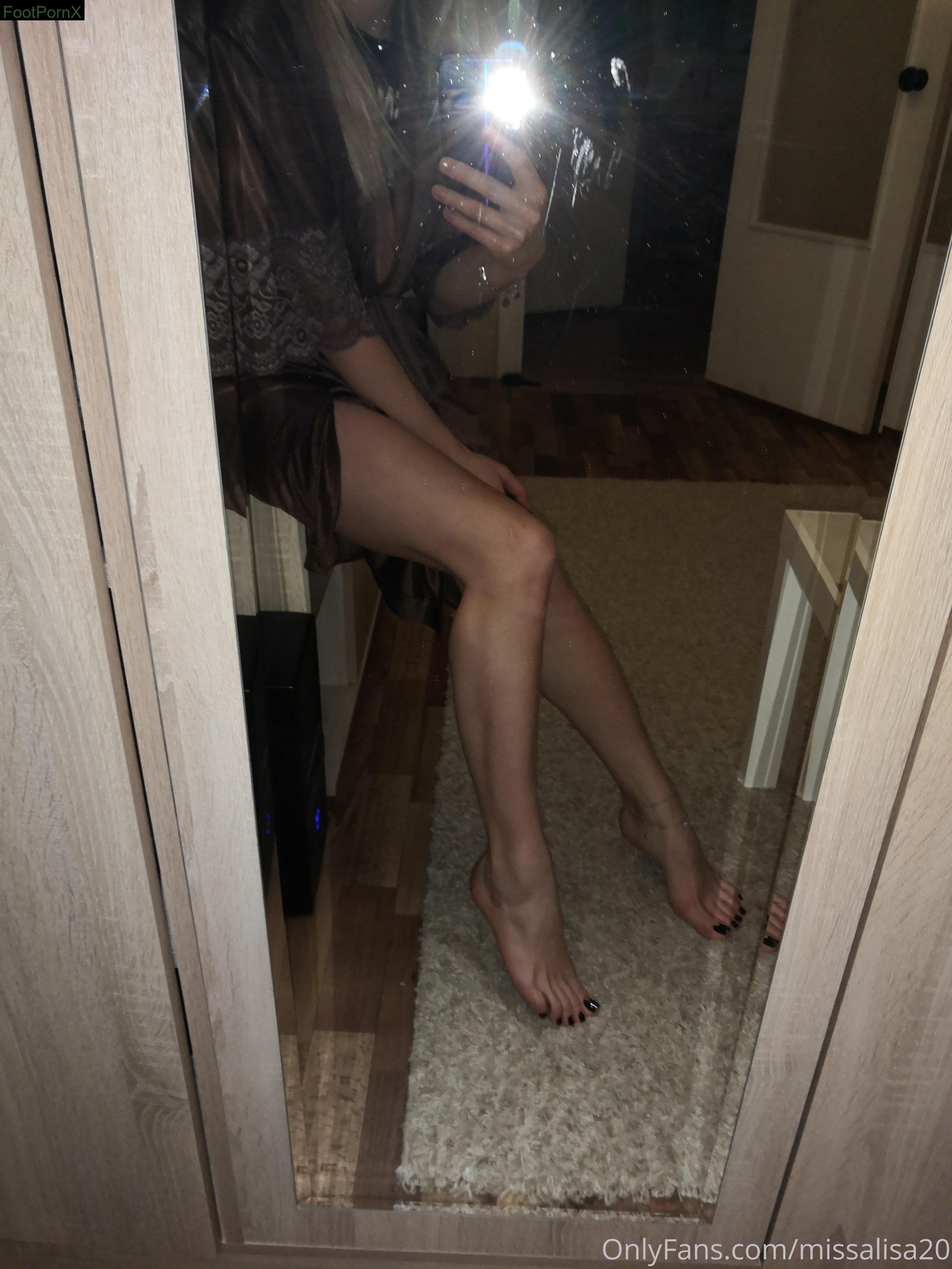 missalisa20 feet photo 1