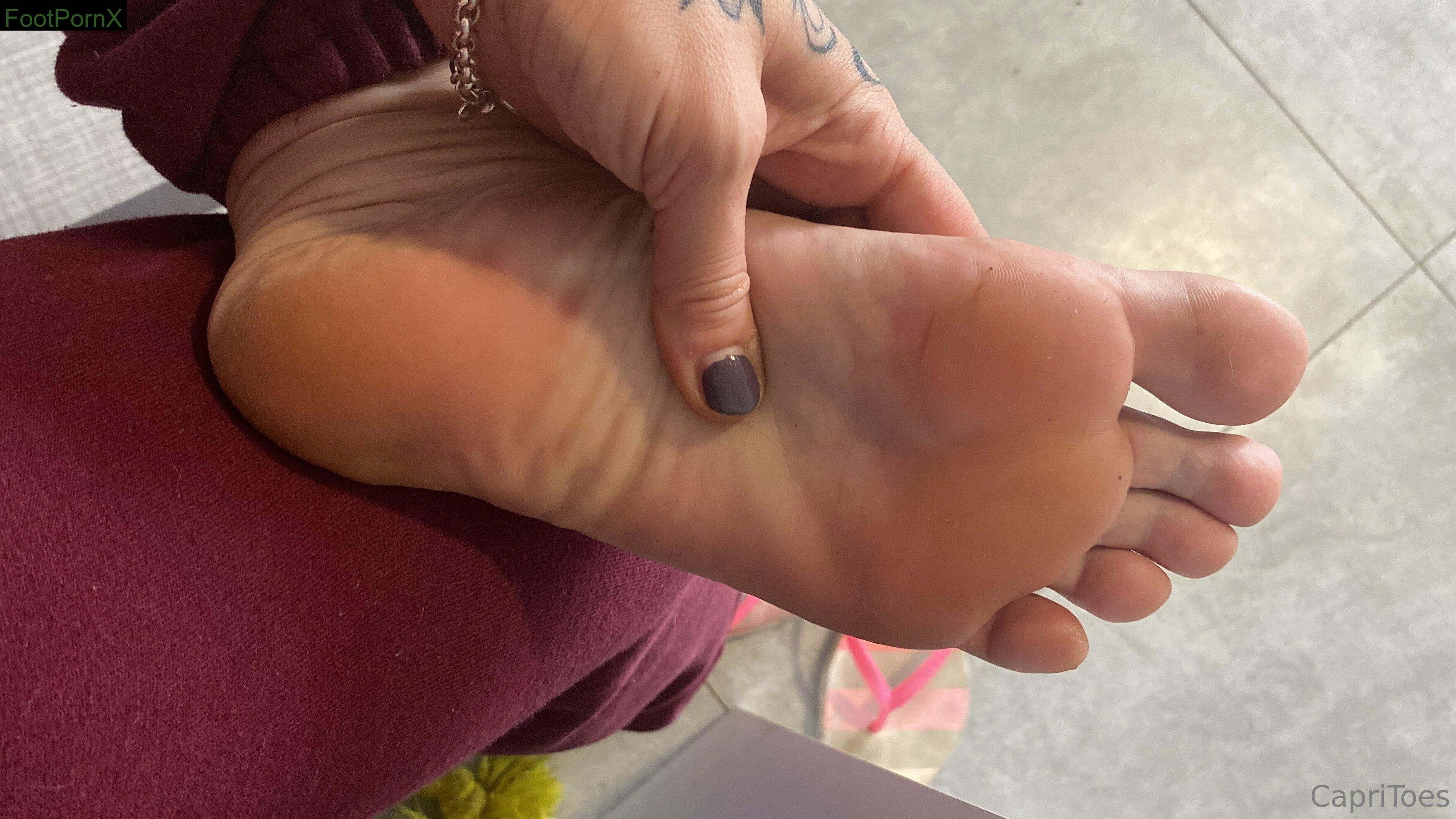 capritoes feet photo 17