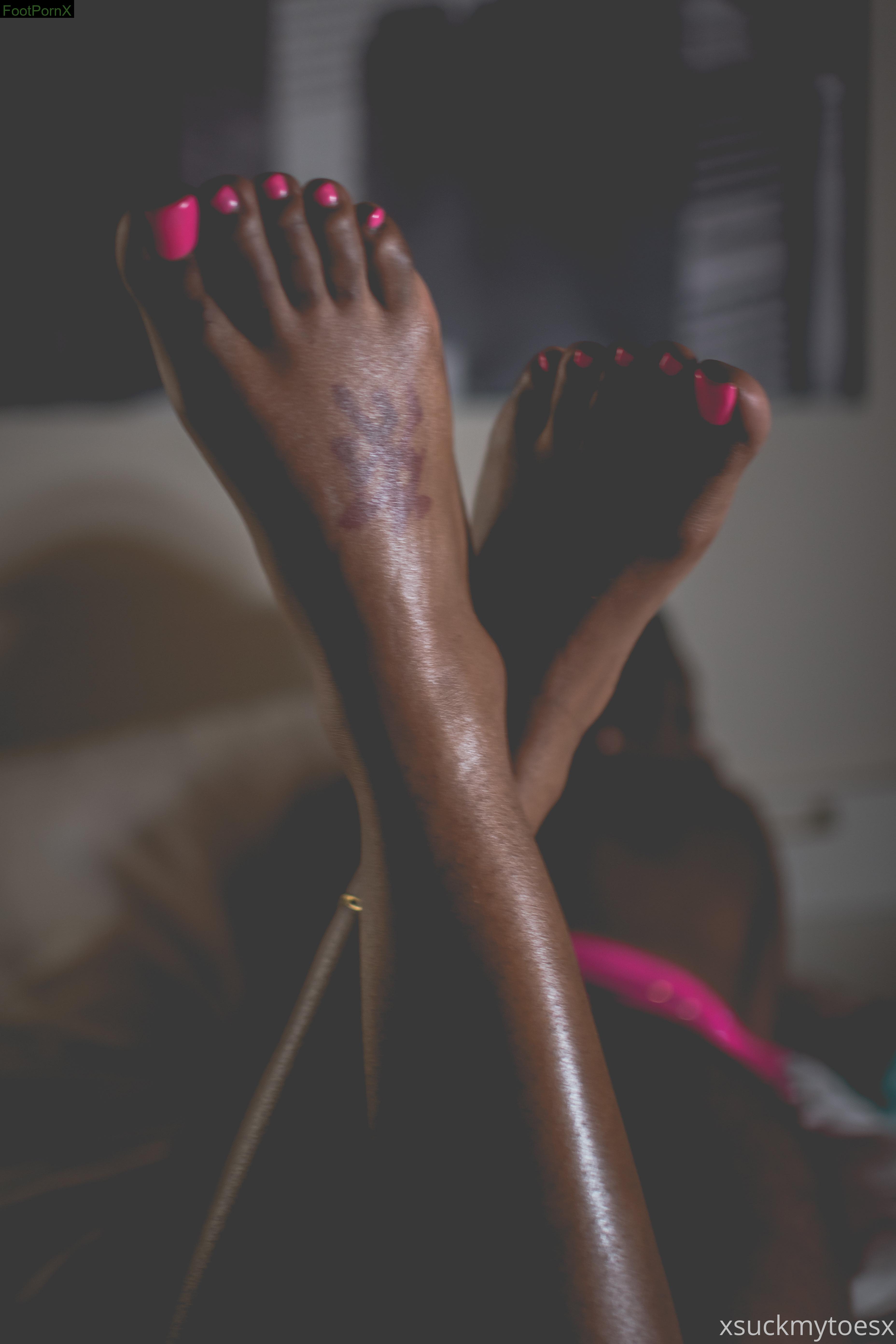 xsuckmytoesx feet photo 18