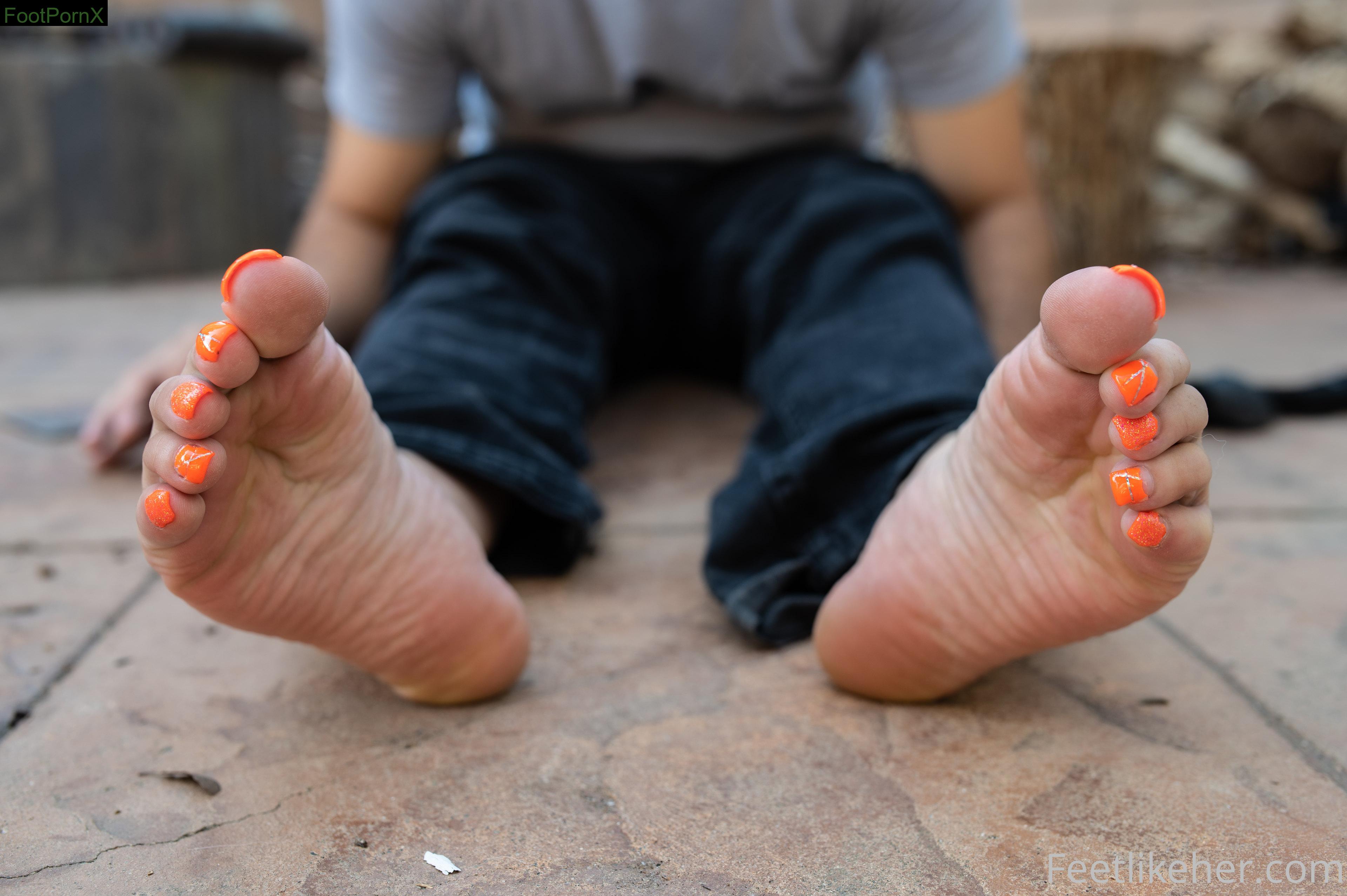 femninfeet feet photo 1