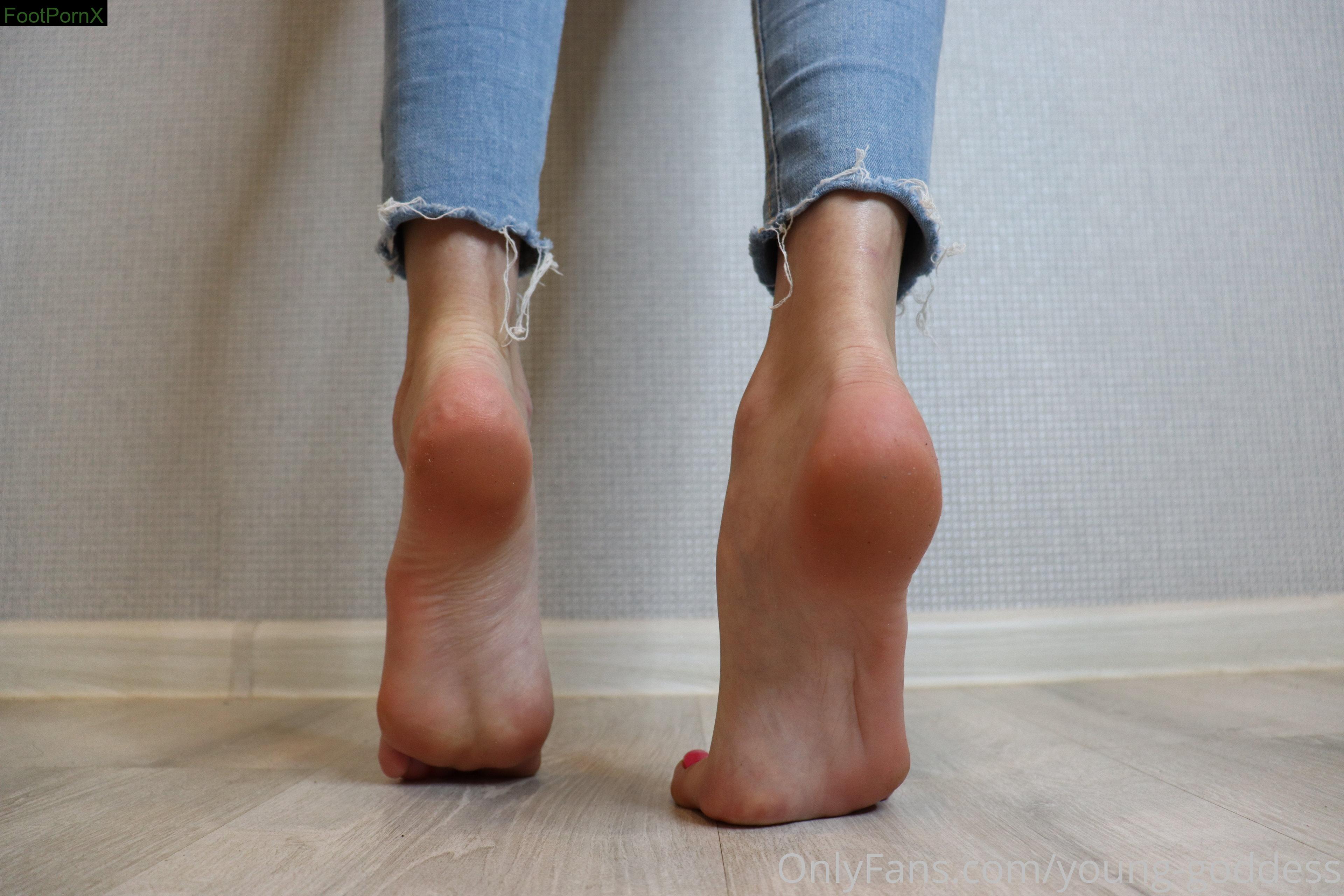 young-goddess feet photo 15