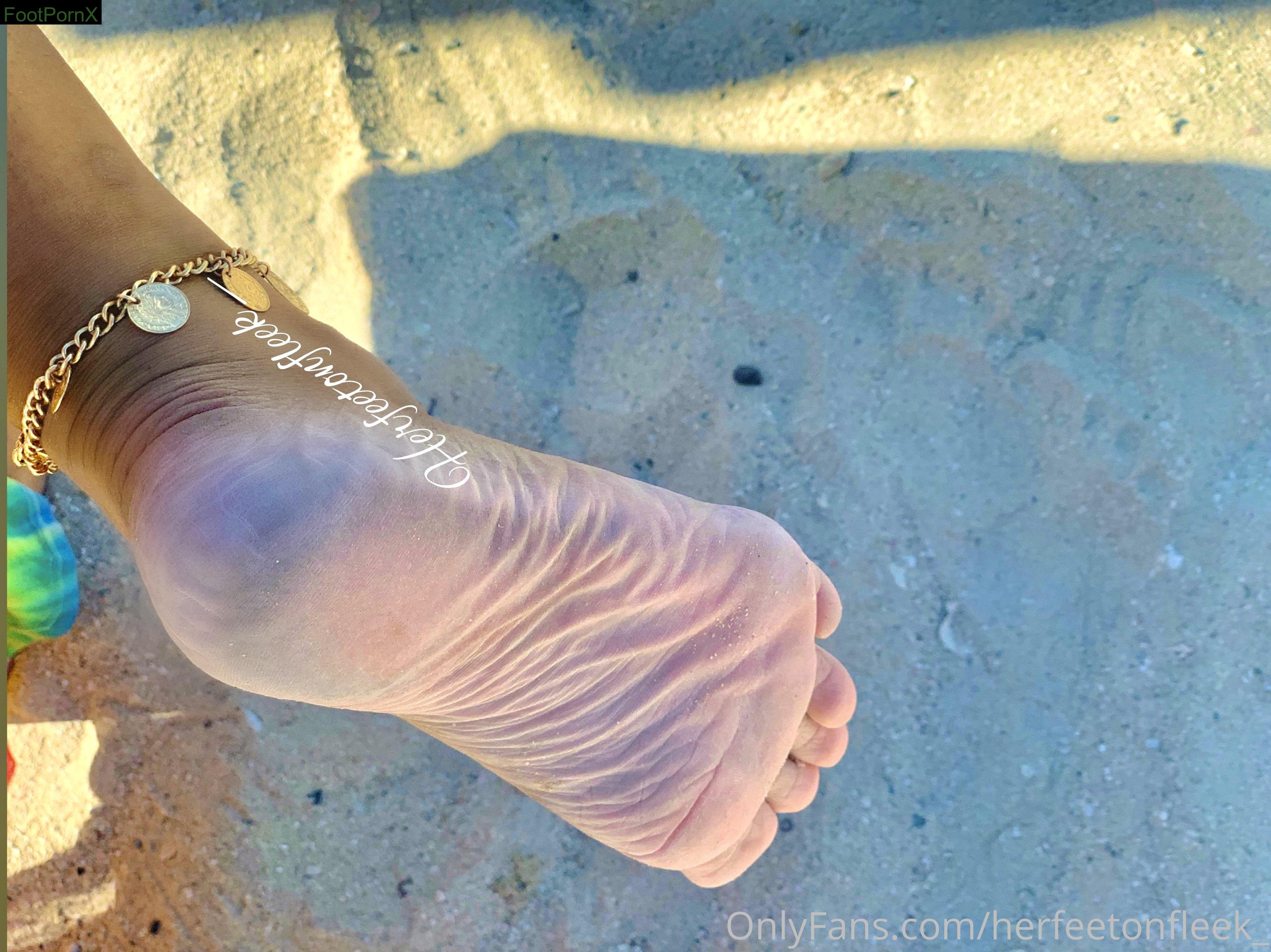 herfeetonfleek_ feet photo 1