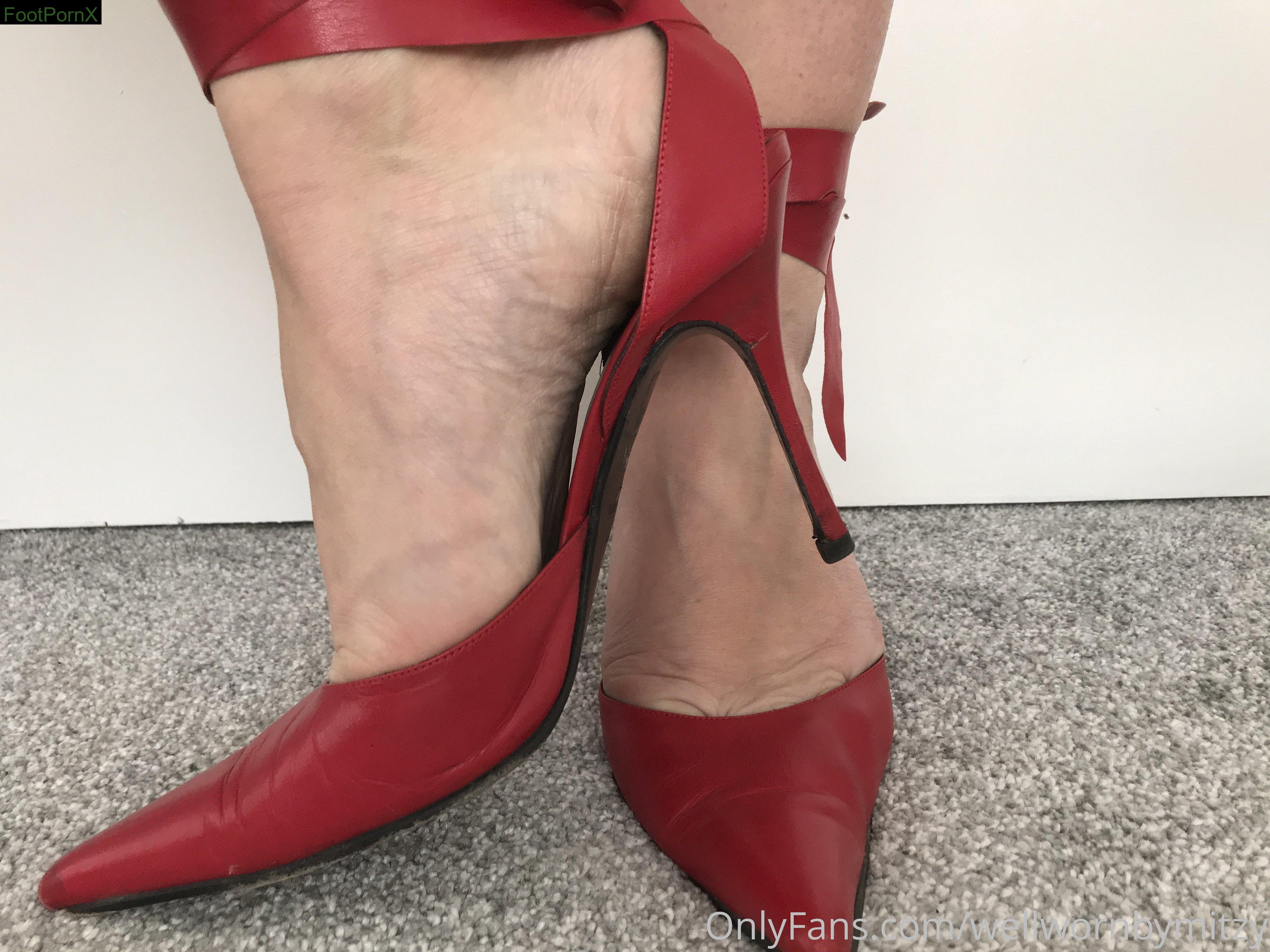 wellwornbymitzy feet photo 6