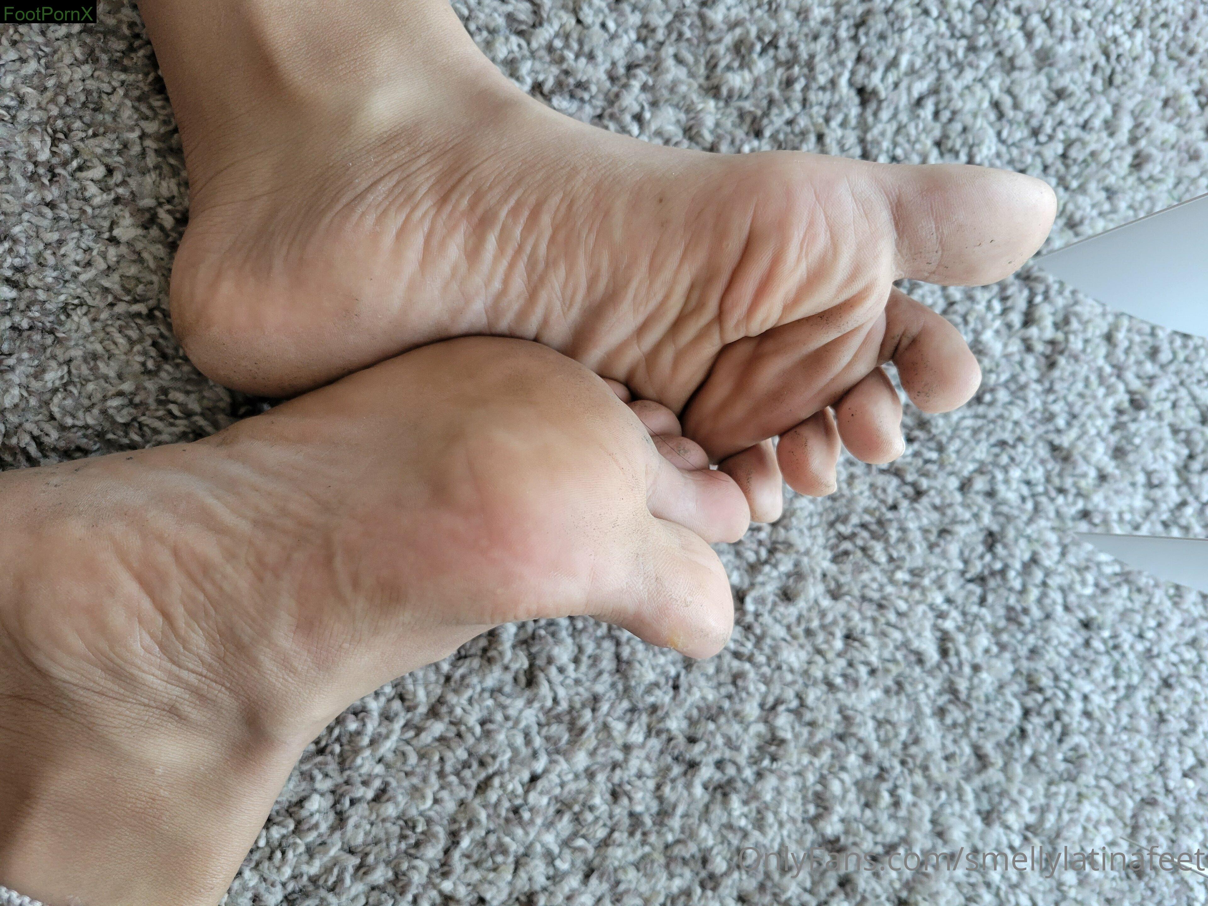 smellylatinafeet feet photo 1