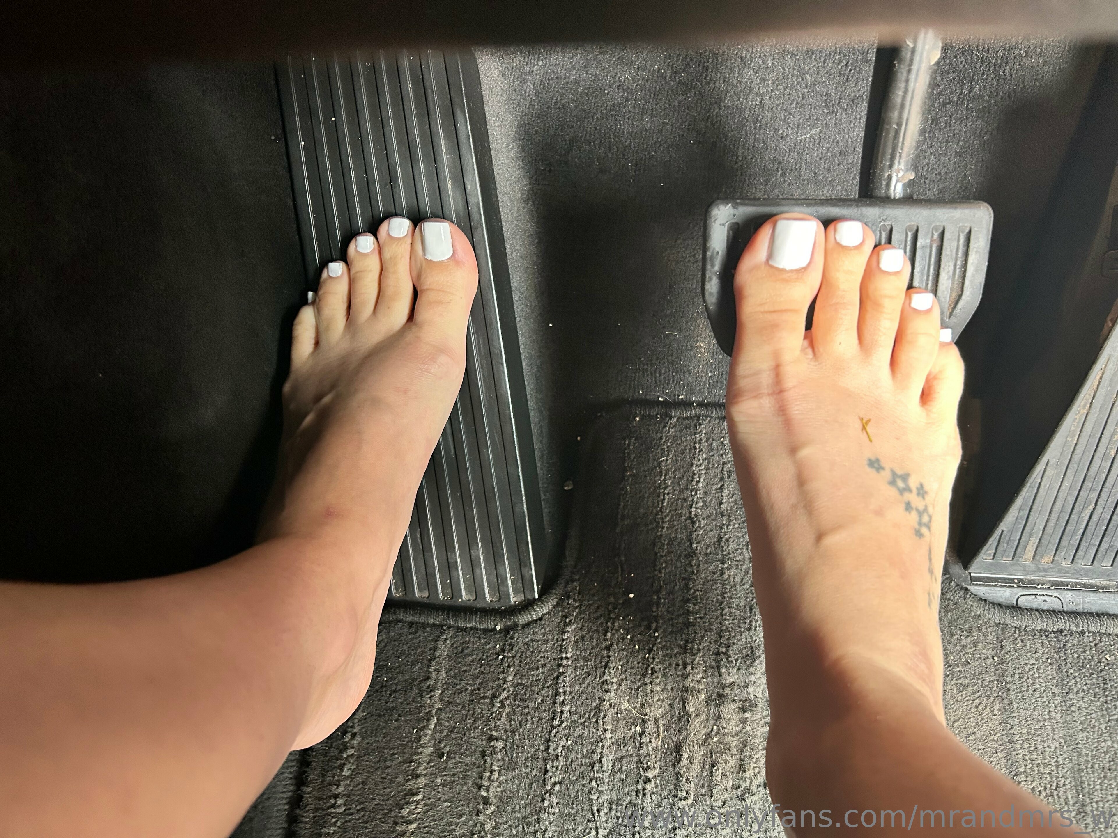 mrandmrs_w feet photo 20
