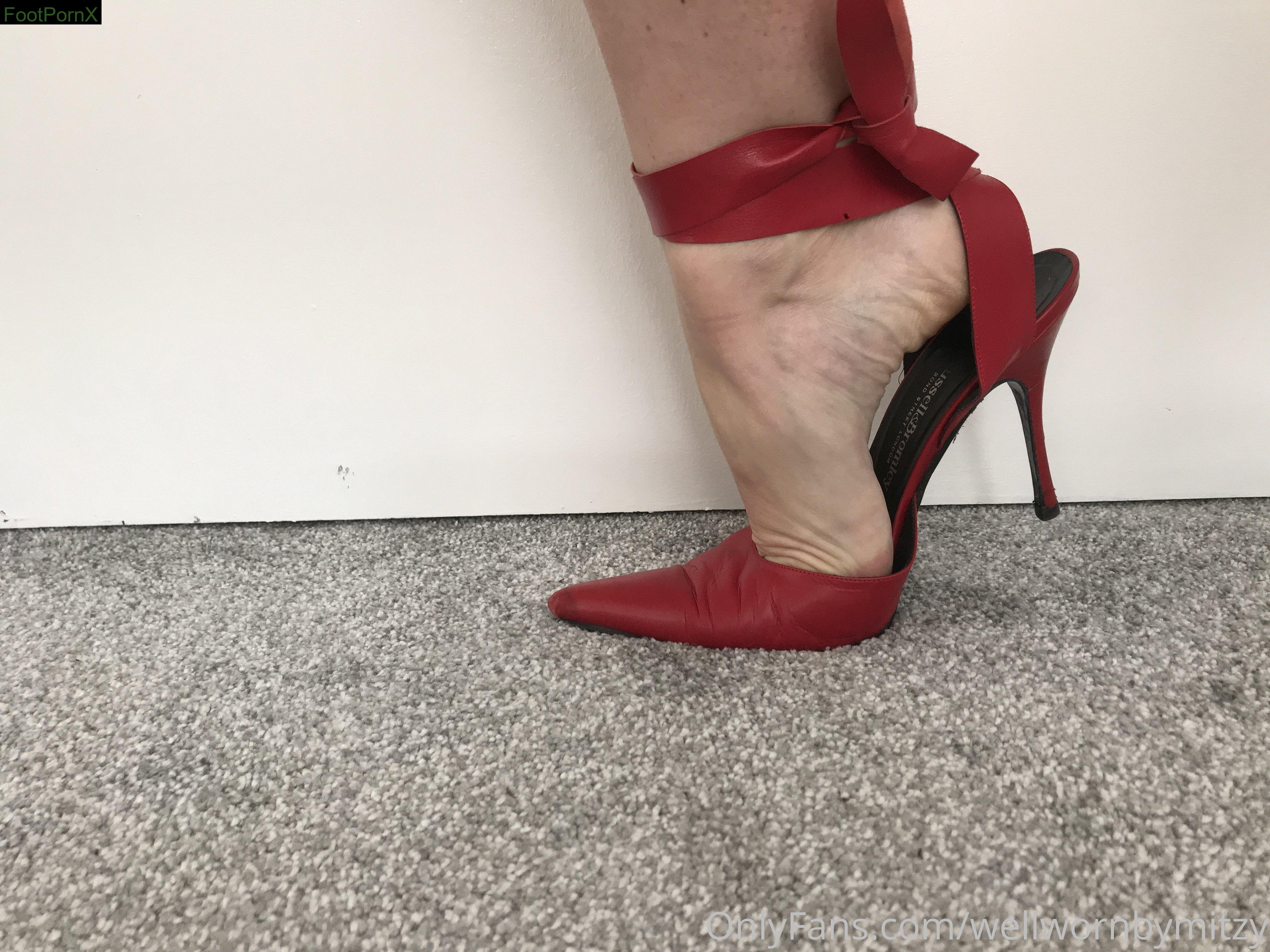 wellwornbymitzy feet photo 5