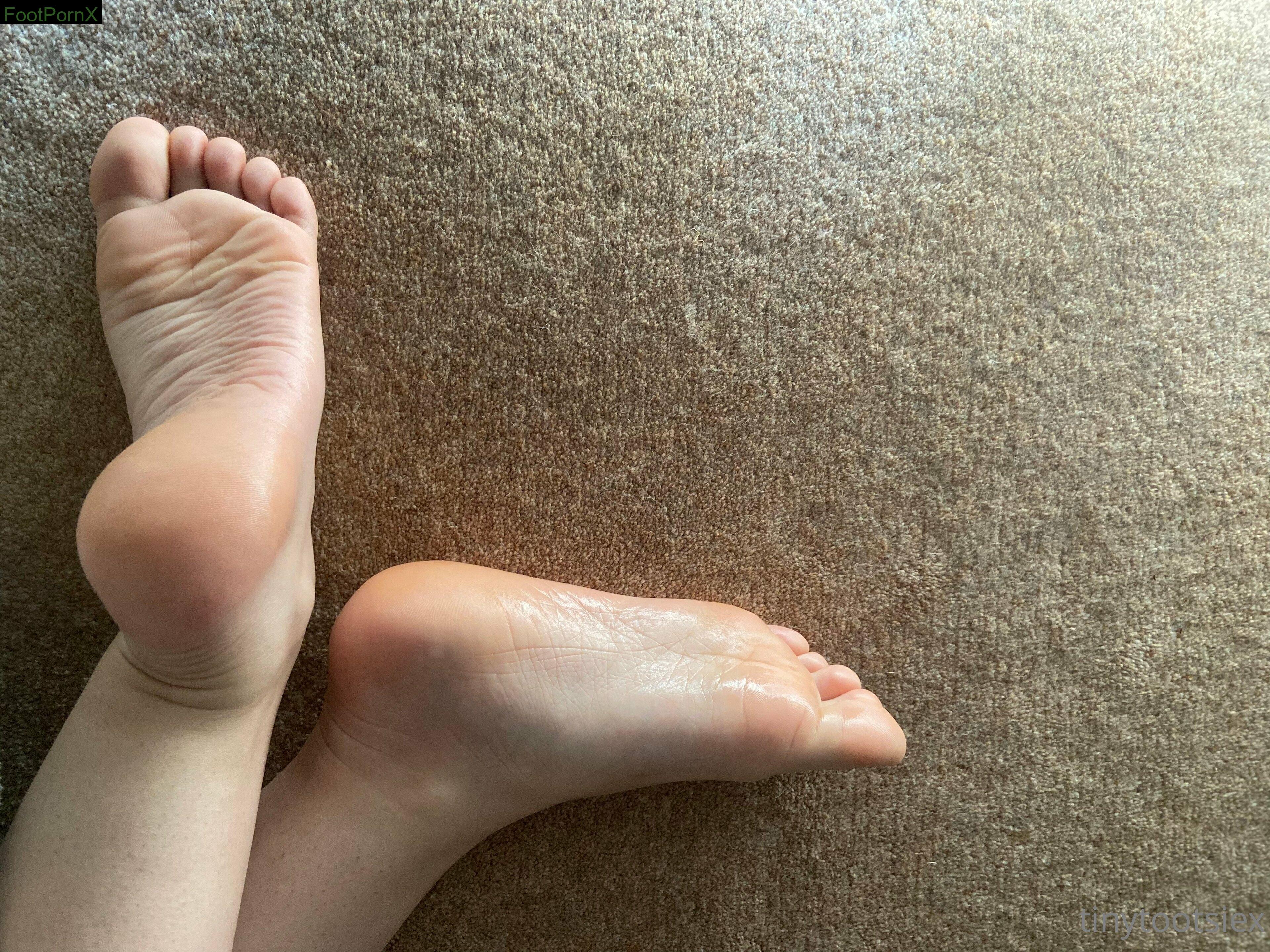 tinytootsiex feet photo 4
