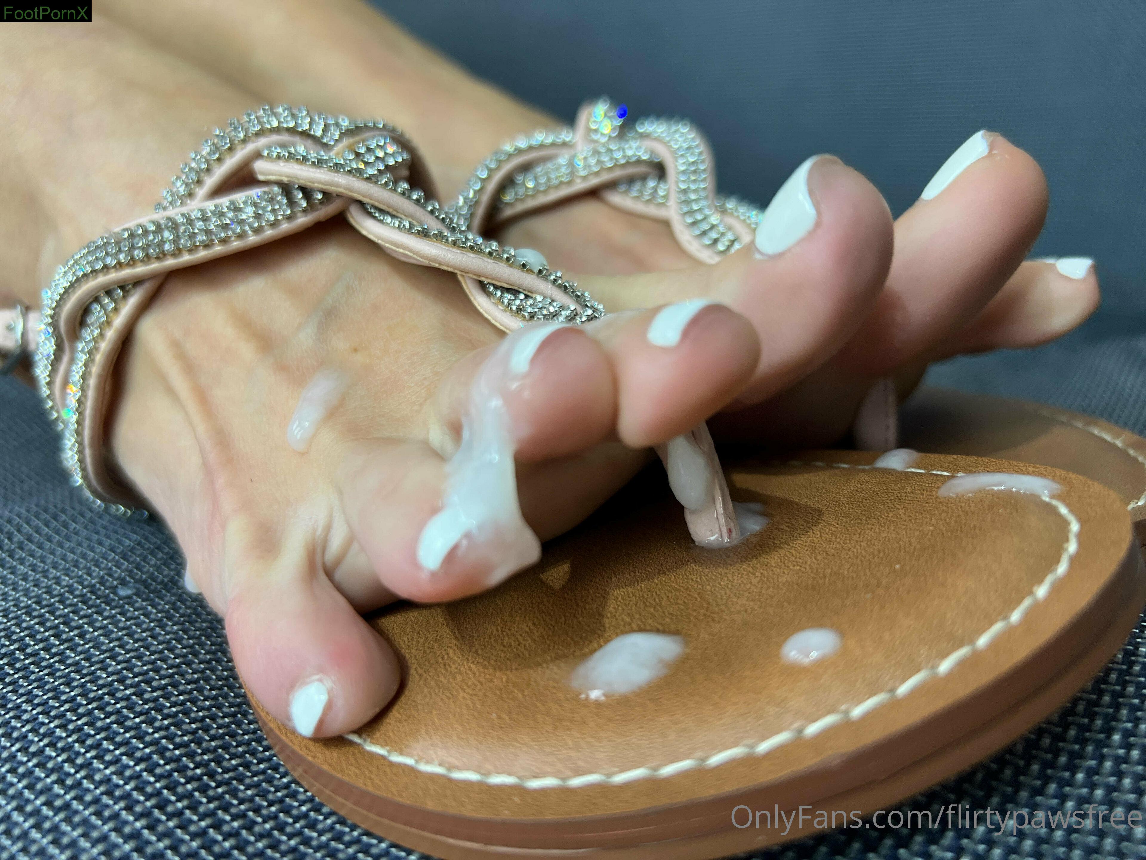 flirtypawsfree feet photo 8