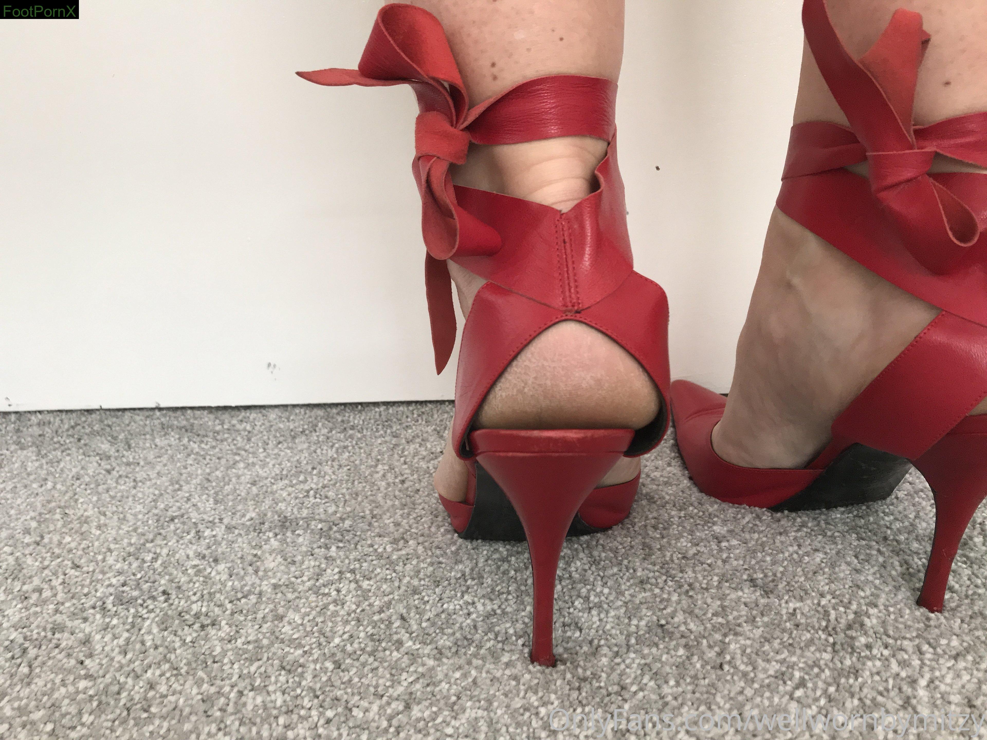 wellwornbymitzy feet photo 4