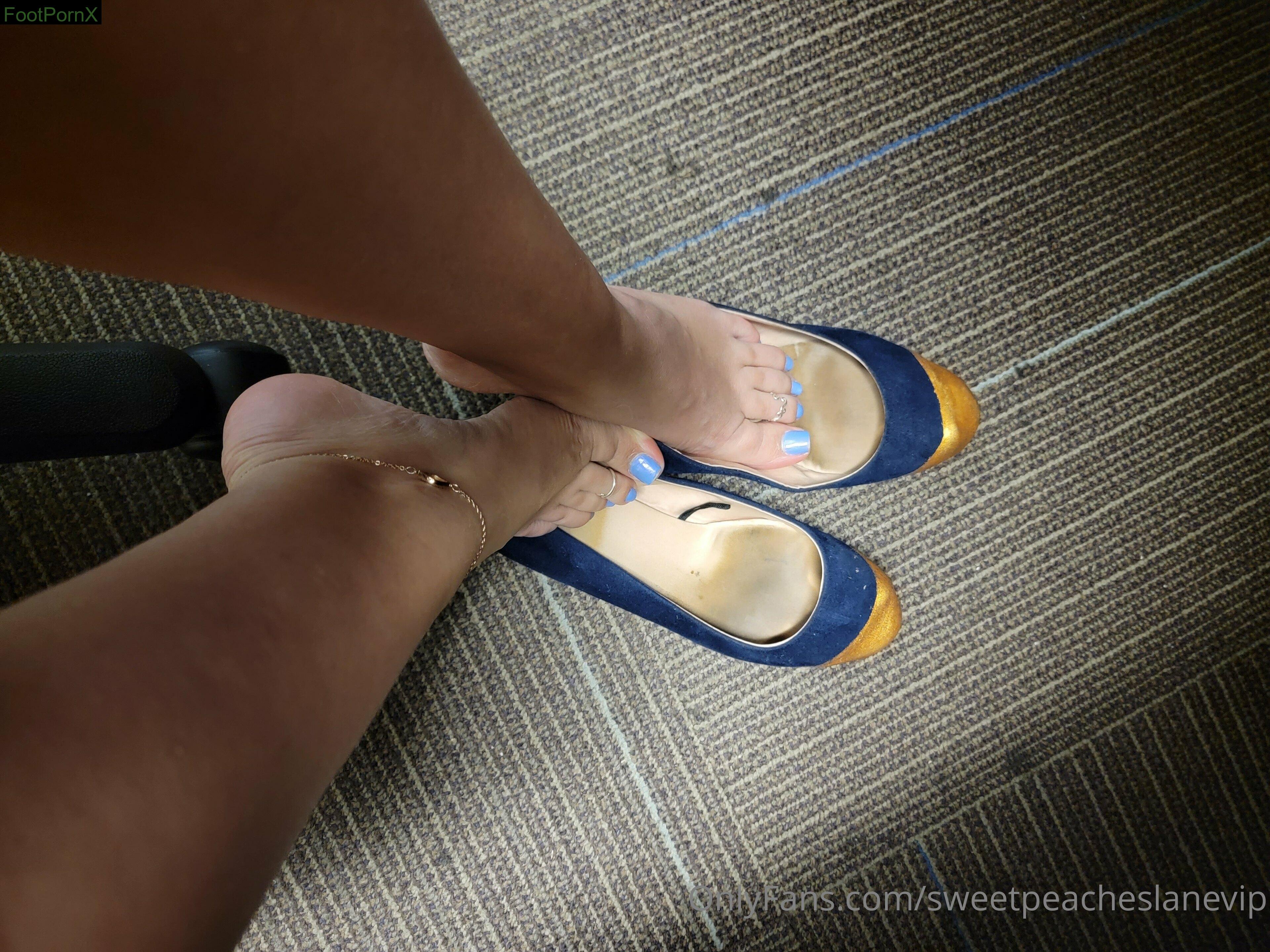 sweetpeacheslanevip feet photo 6