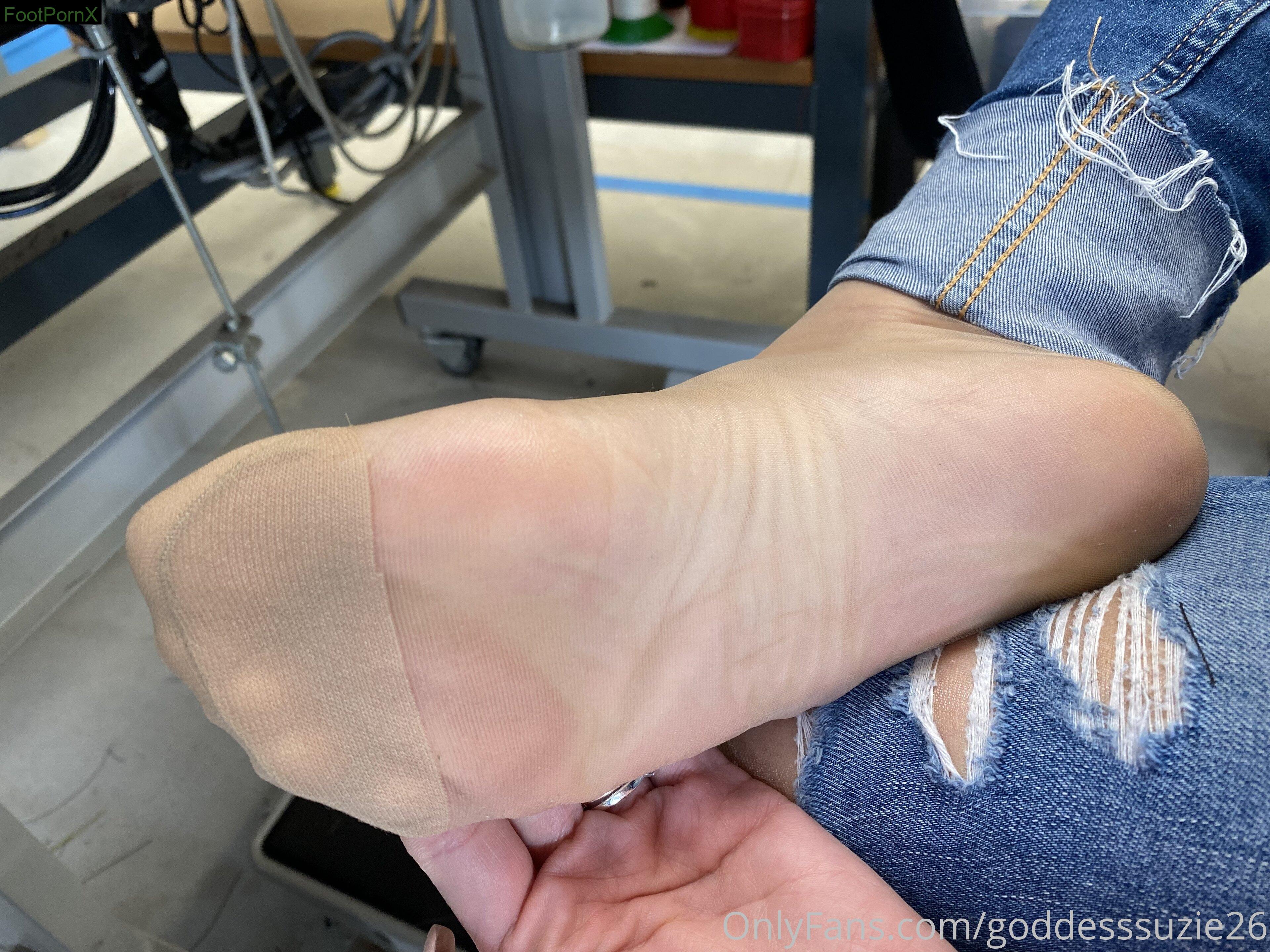 goddesssuzie26 feet photo 3