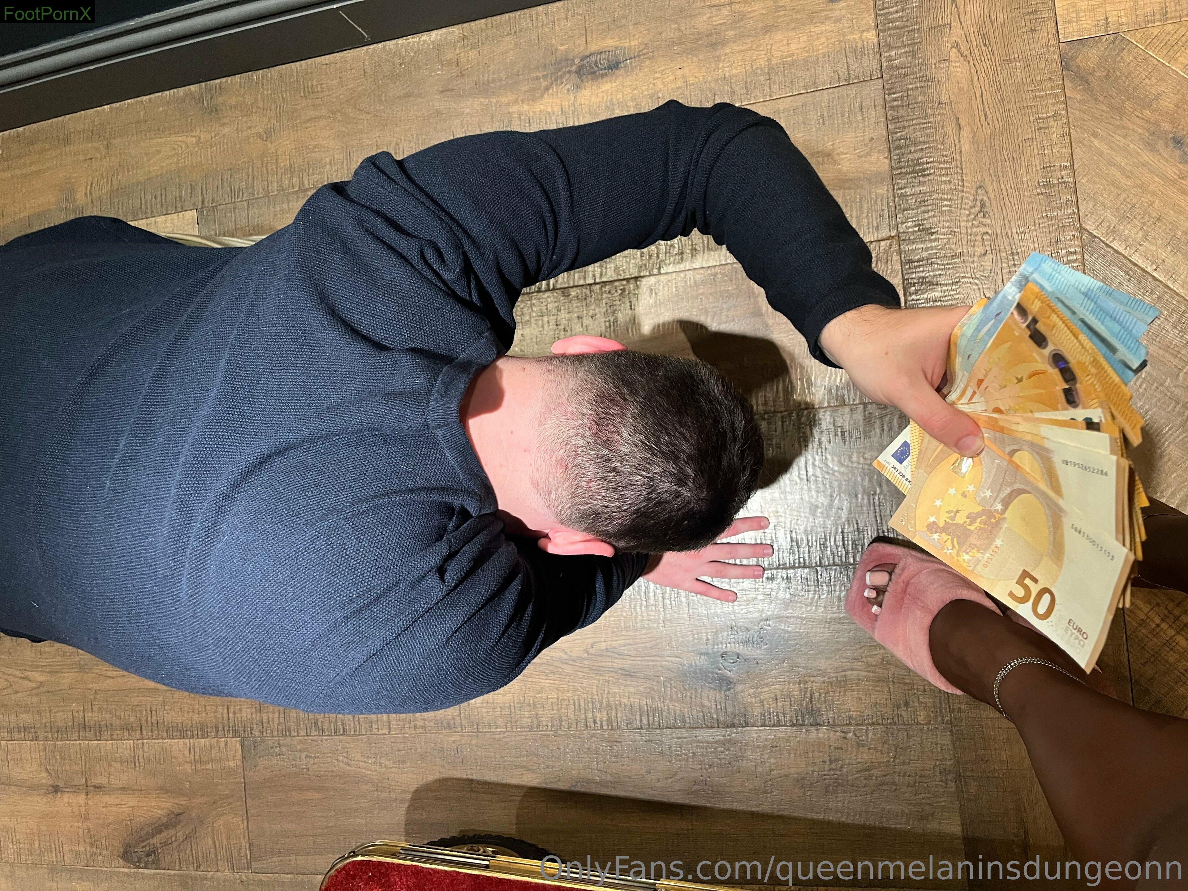 queenmelaninsdungeonn feet photo 3