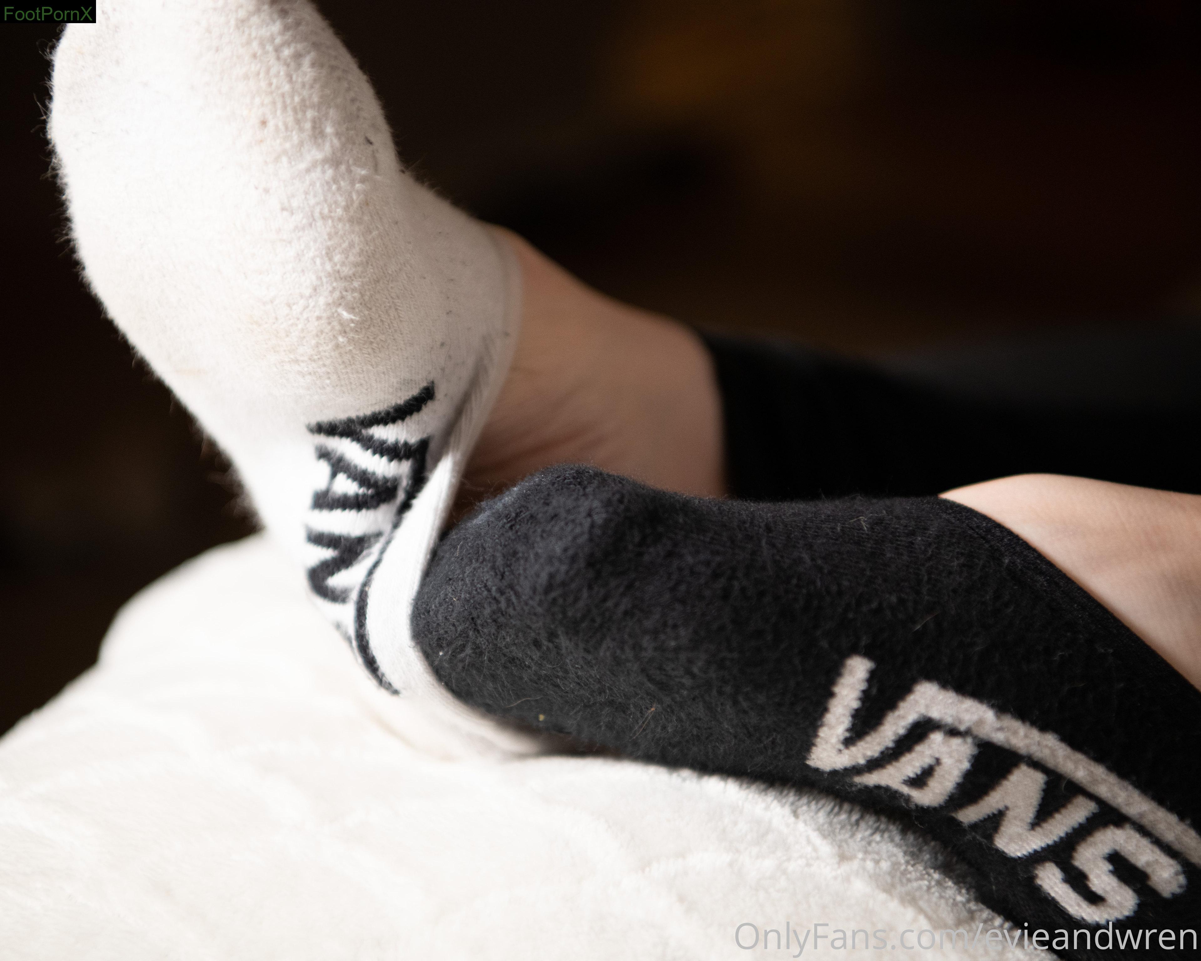 evieandwren feet photo 7