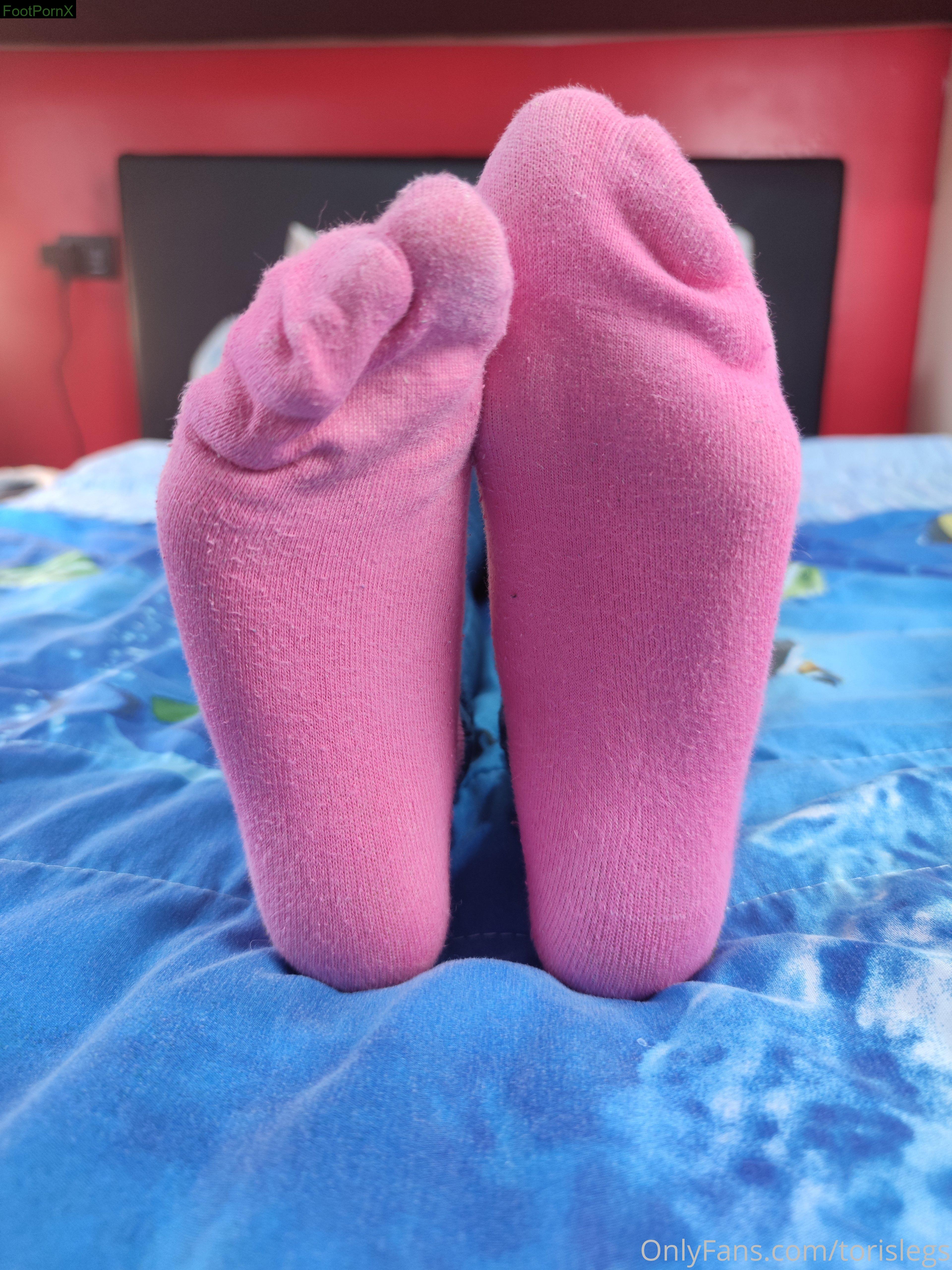 torislegs feet photo 3