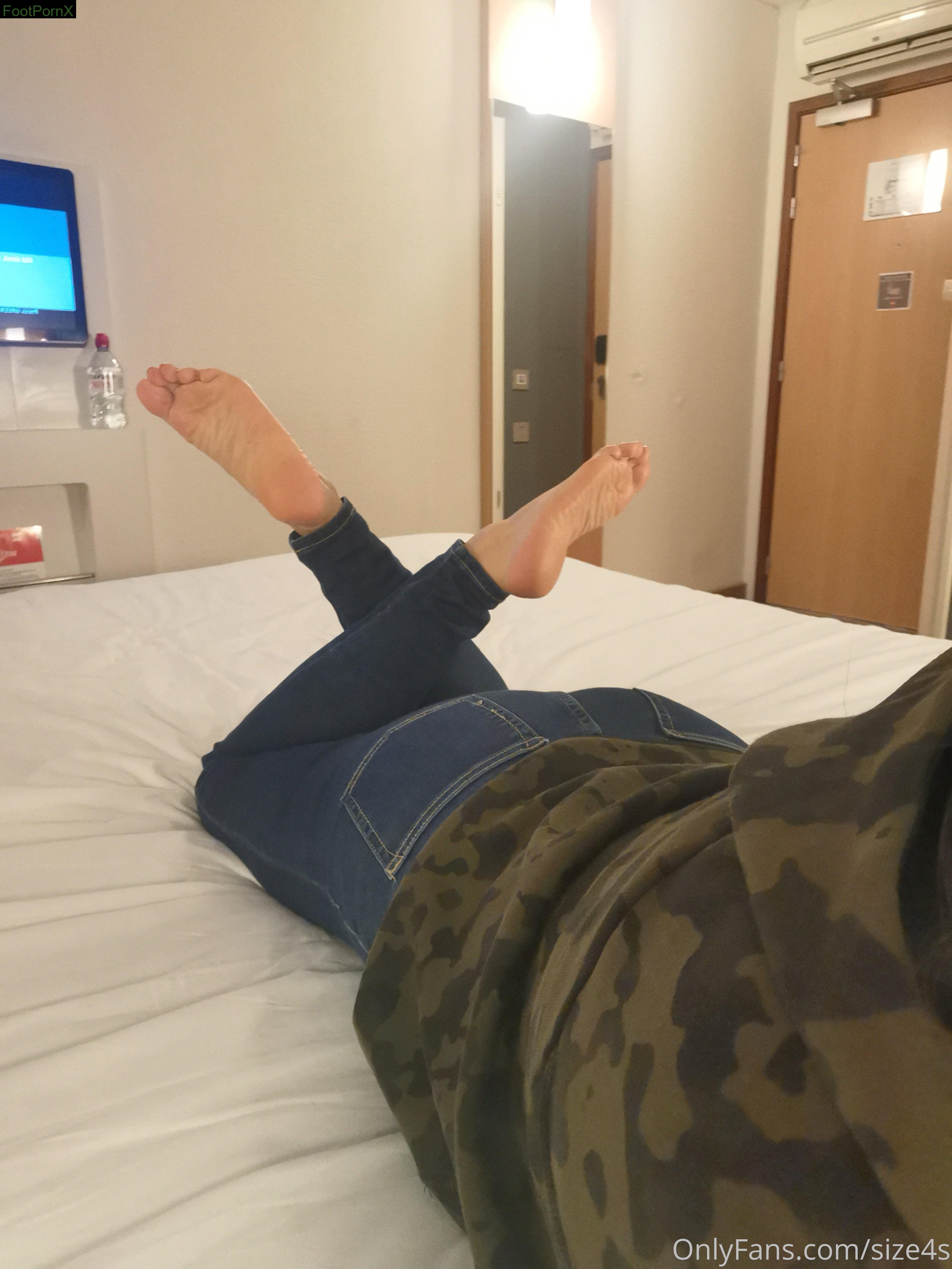 size4s feet photo 6