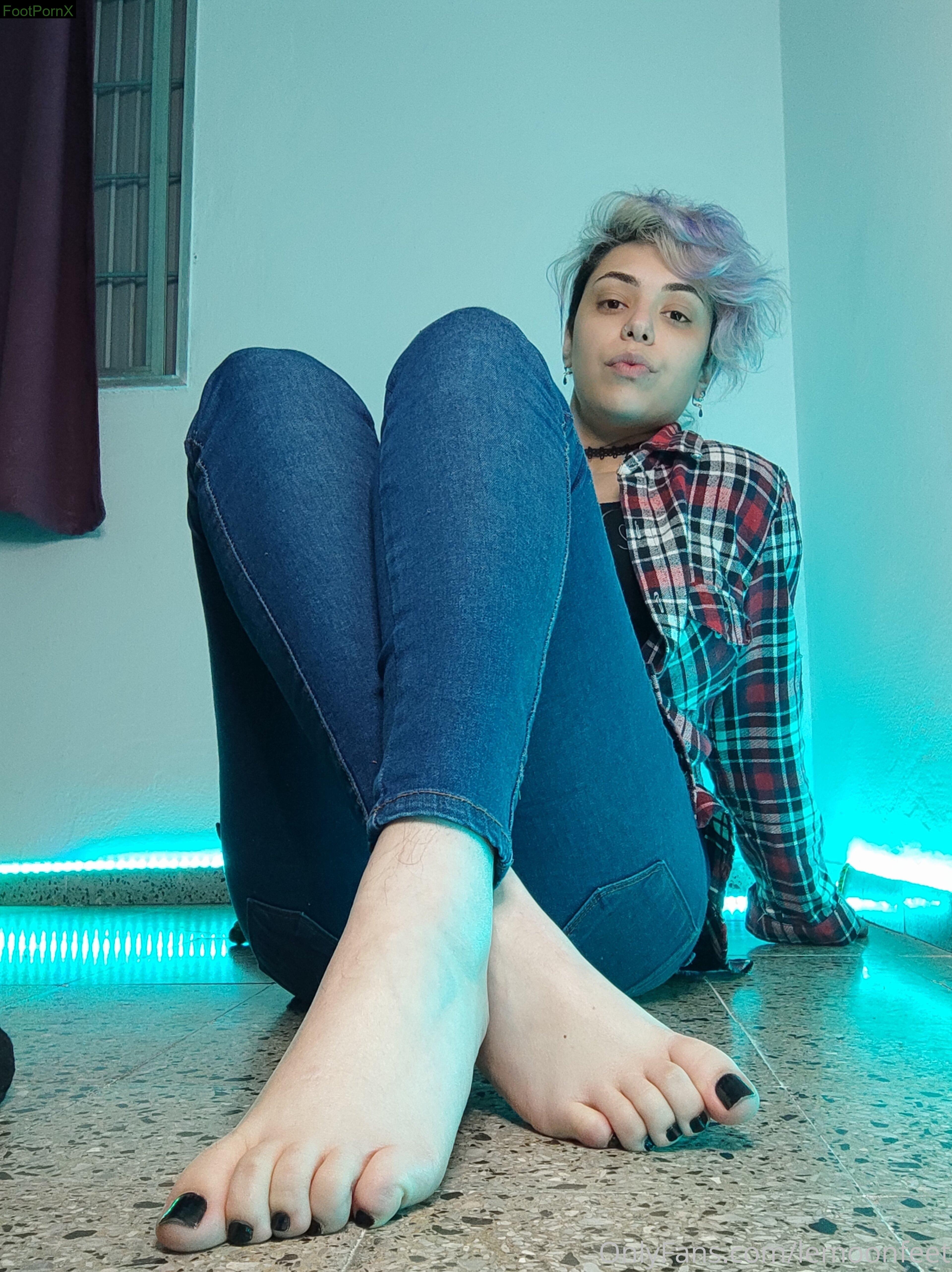 lemoonfeet feet photo 4