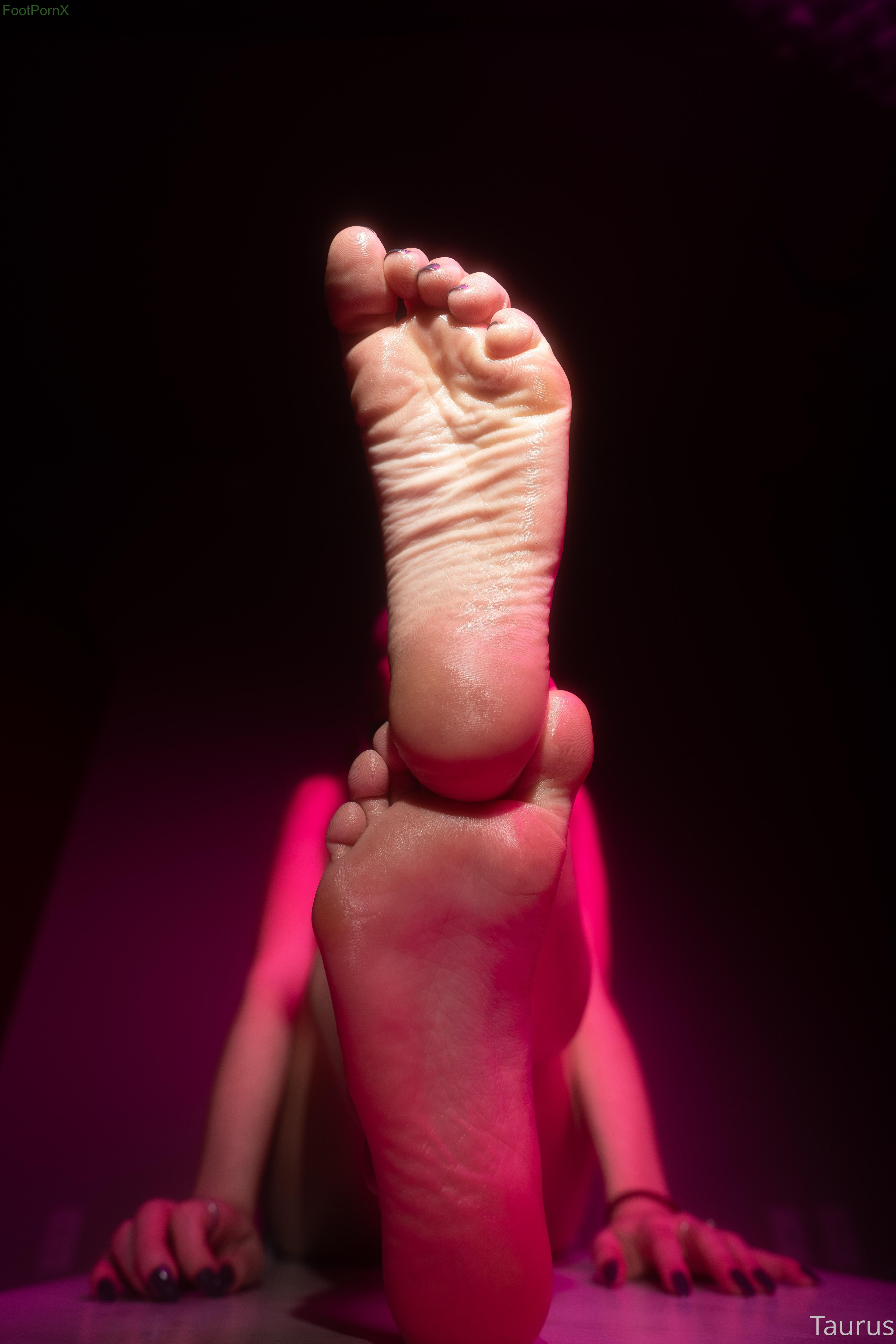 tastytaurustoes feet photo 7