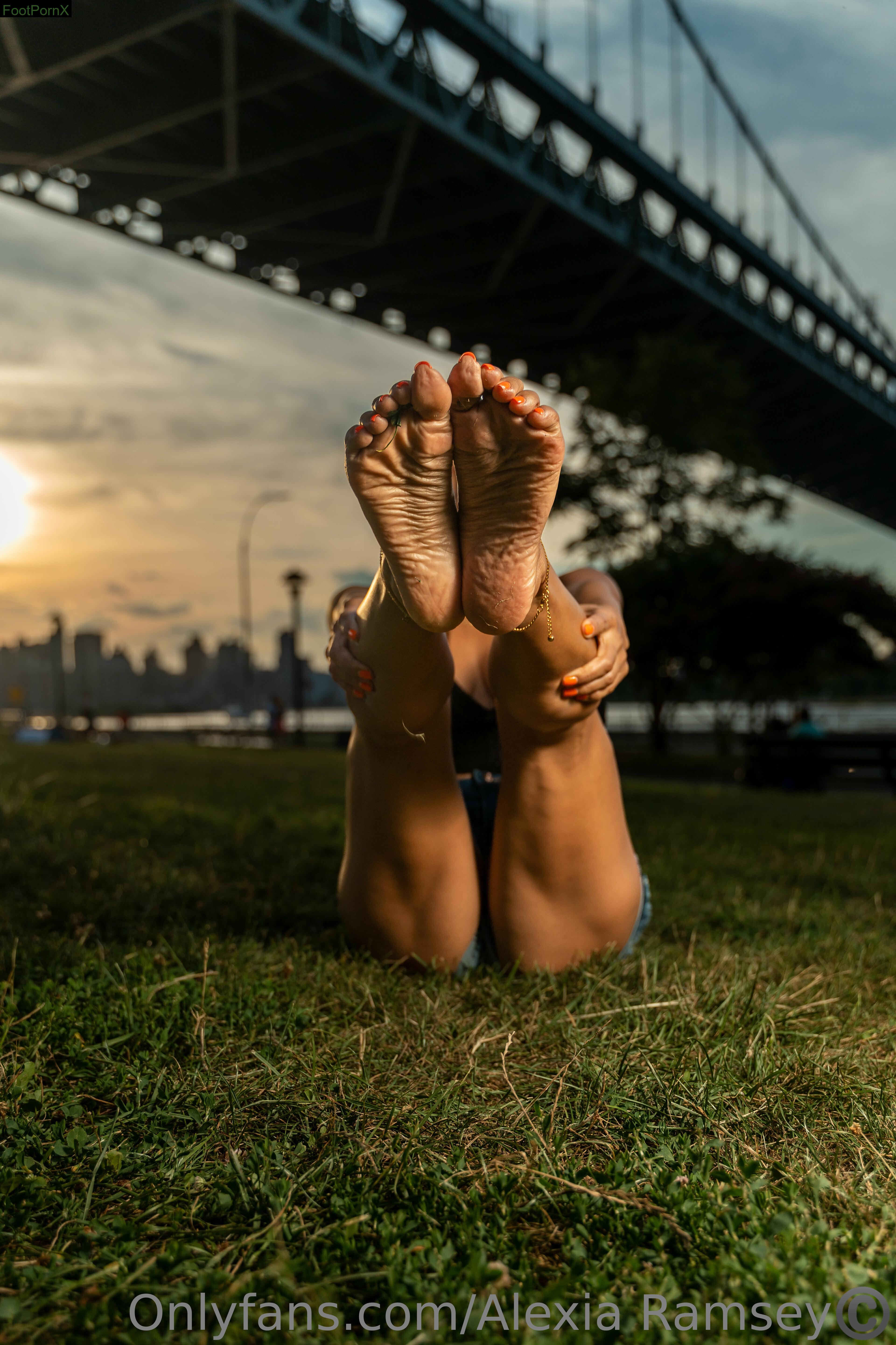 alexia_ramsey feet photo 1