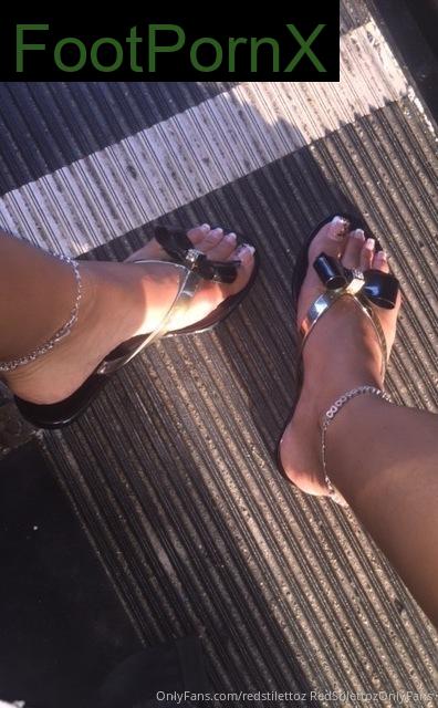 redstilettoz feet photo 10