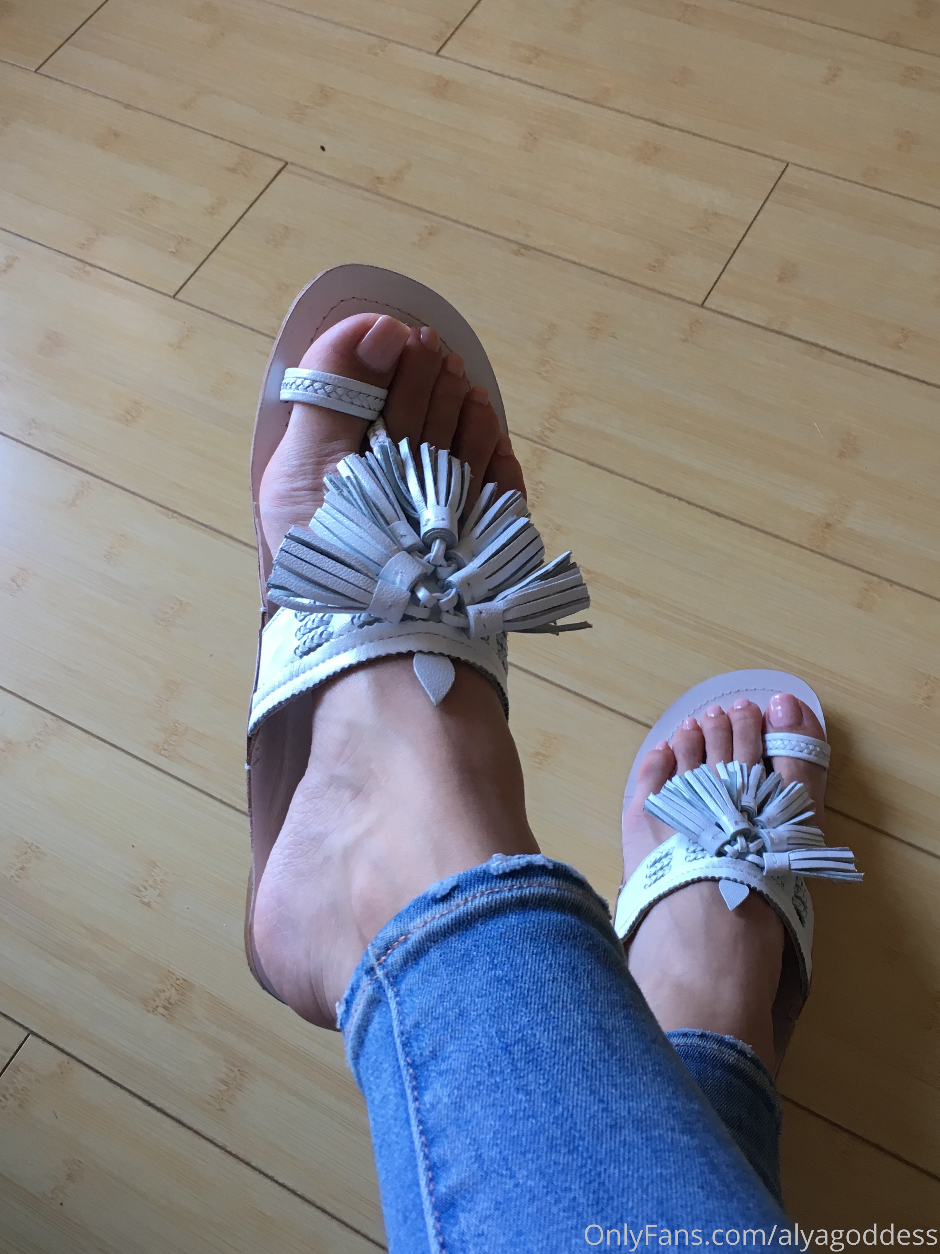 alyagoddess feet photo 4