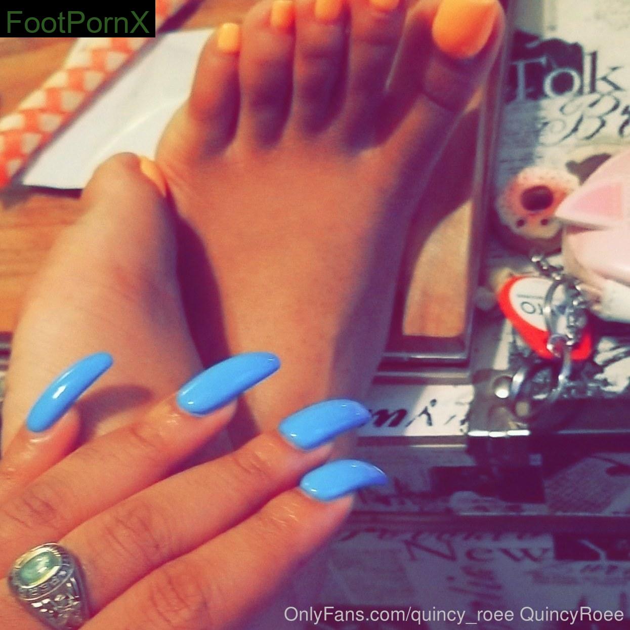 quincy_roee feet photo 9