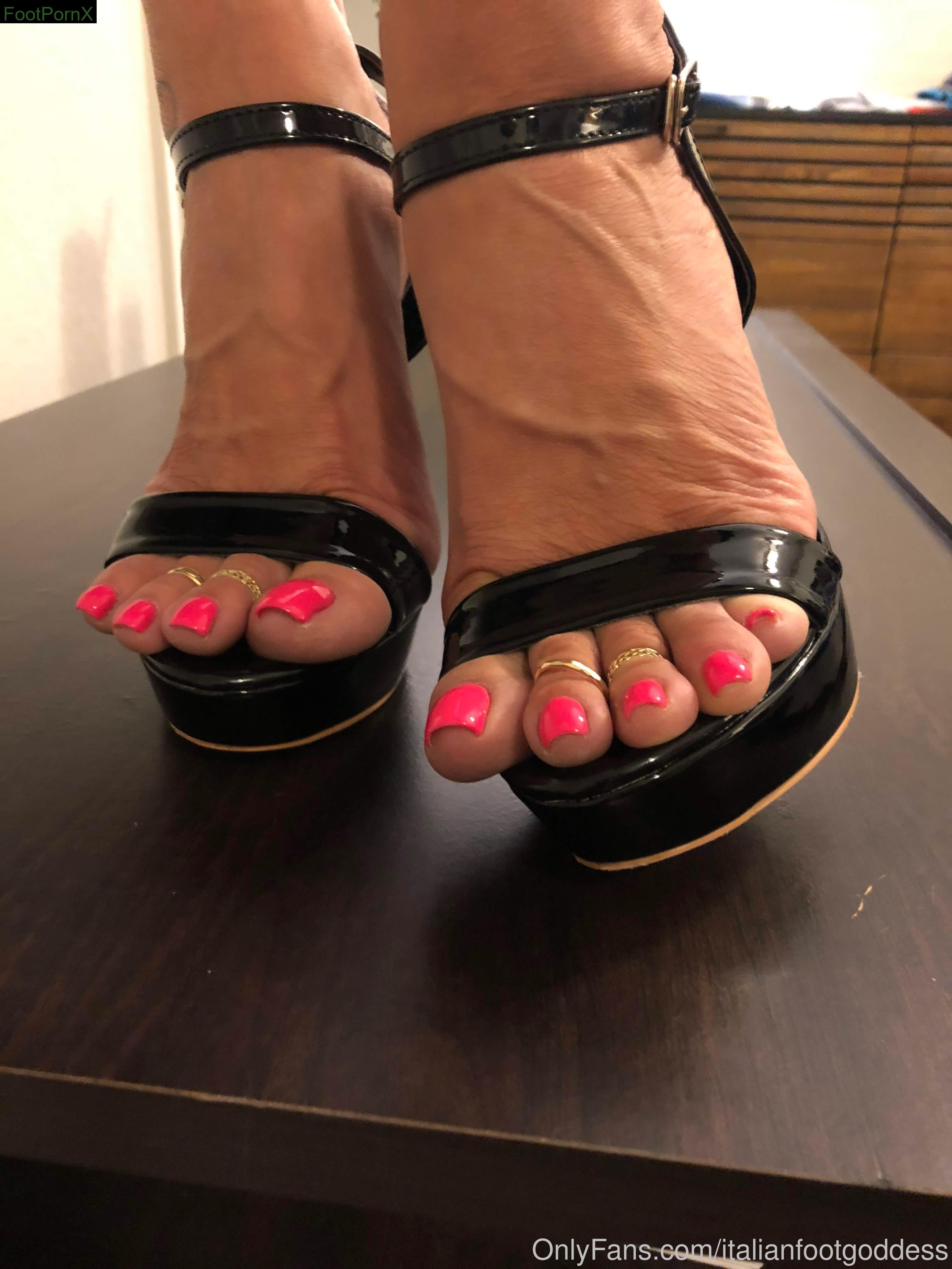 italianfootgoddess feet photo 22