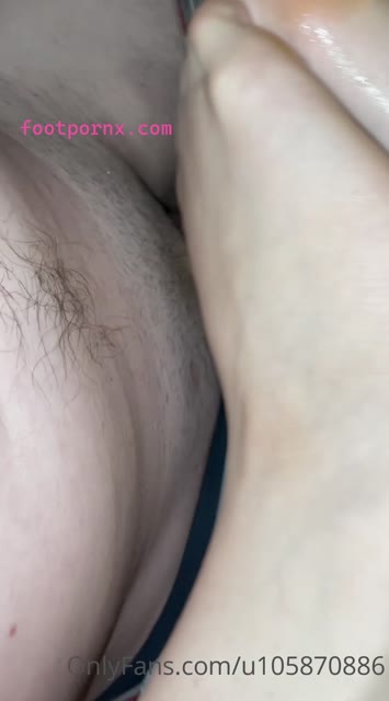 roxane_french footjob with her boyfriend 8