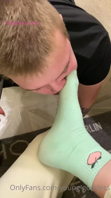 young-goddess  foot porn 1