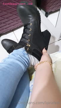 loirafeet shoe removal red toes