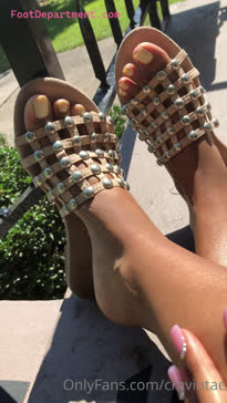 cravintae top ebony foot model long toes