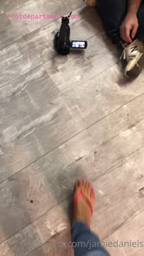jamiedaniels latina walking in flip flops