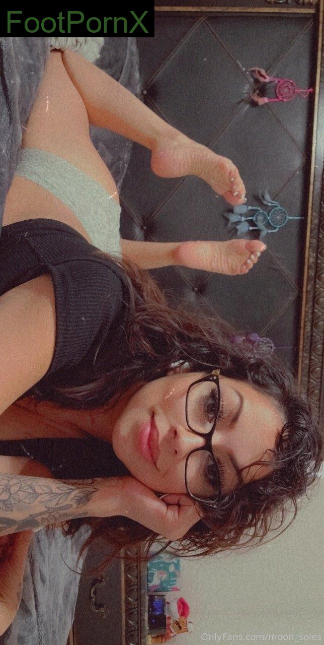 moon_soles feet photo 1