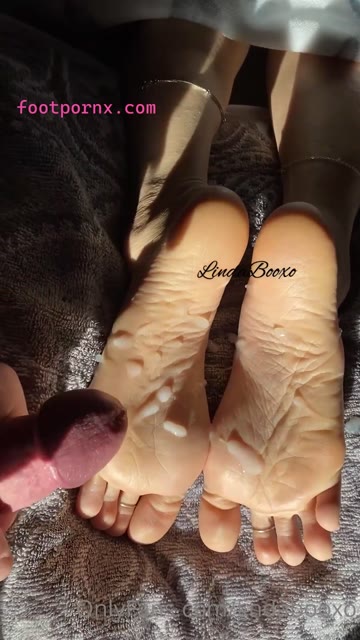 lindabooxo cum on feet
