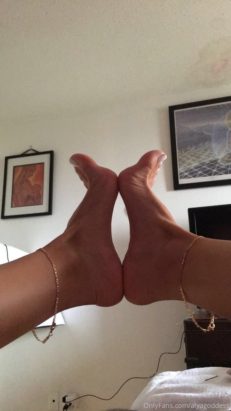 alyagoddess feet photo 1