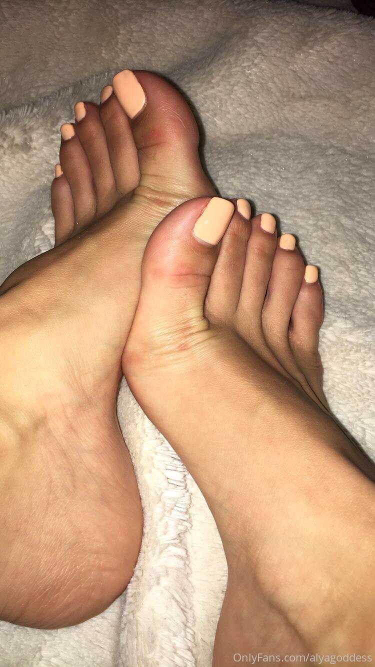 alyagoddess feet photo 5