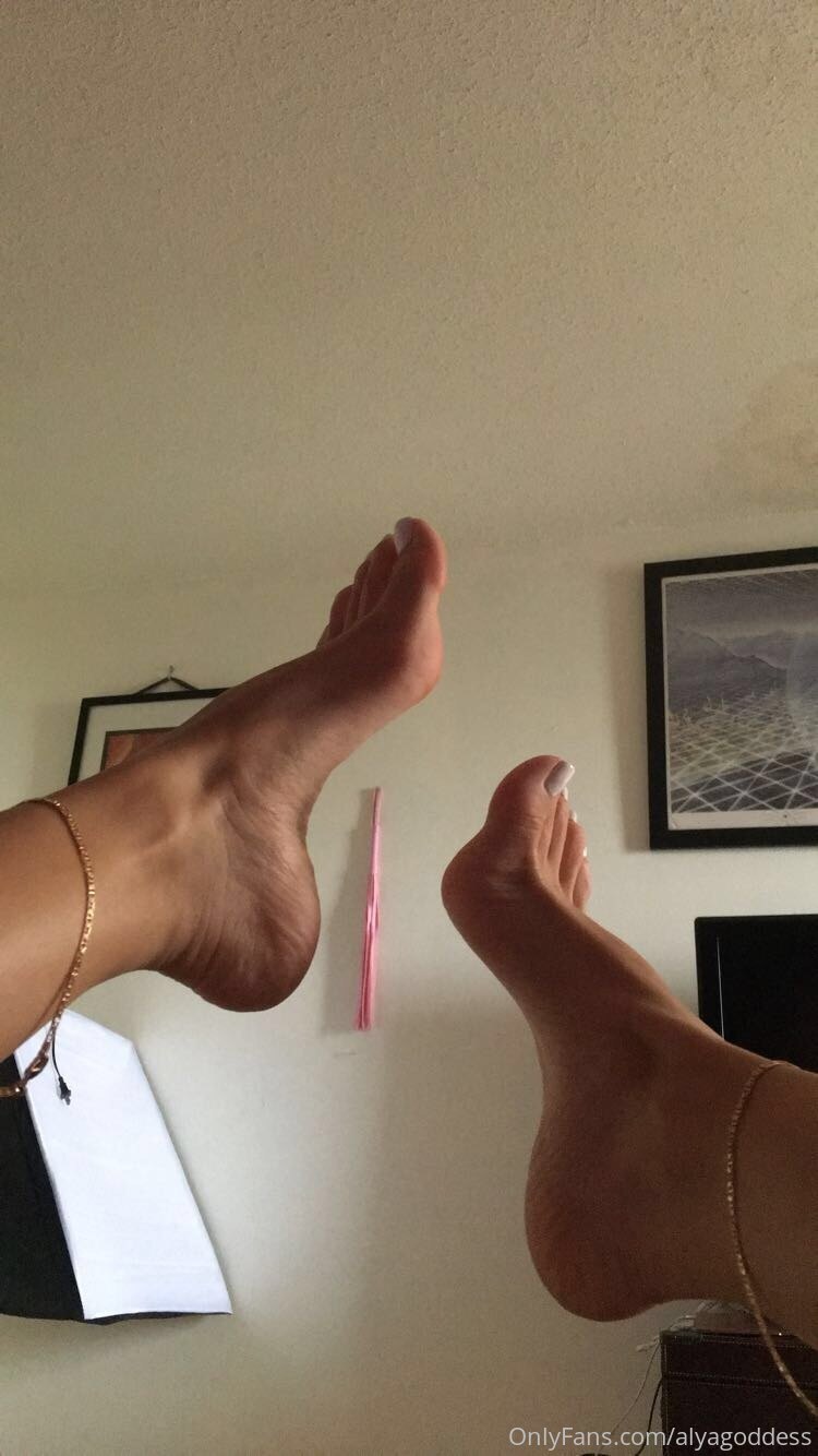 alyagoddess feet photo 24