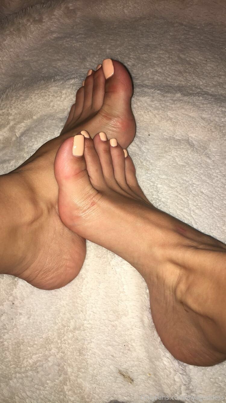 alyagoddess feet photo 23