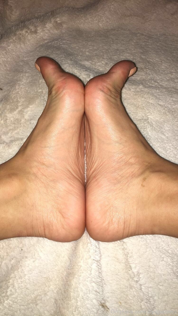 alyagoddess feet photo 17