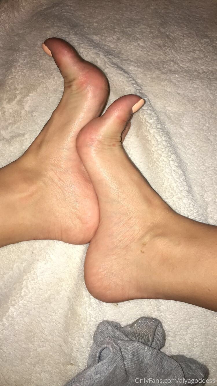 alyagoddess feet photo 22