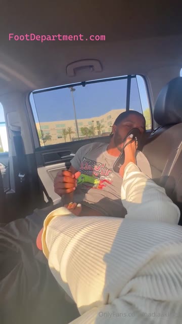 nadiaakingg car footworship