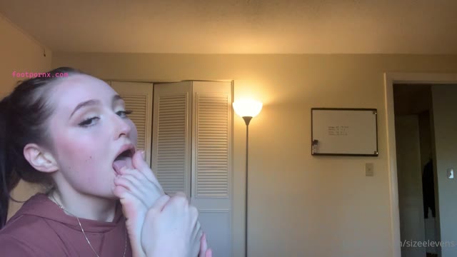 sizeelevens feet porn white girl soles tease 2