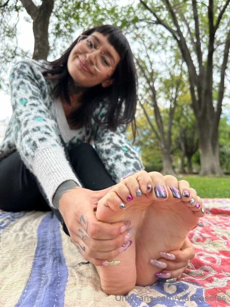 viankasoles feet photo 9