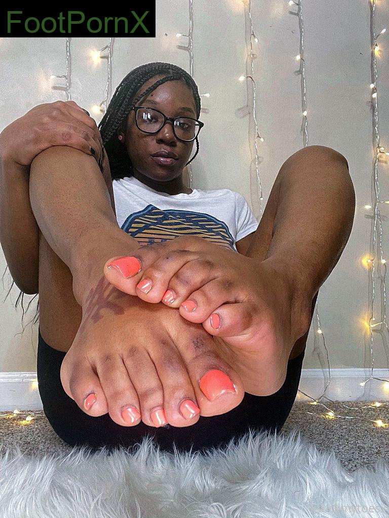 xsuckmytoesx feet photo 2