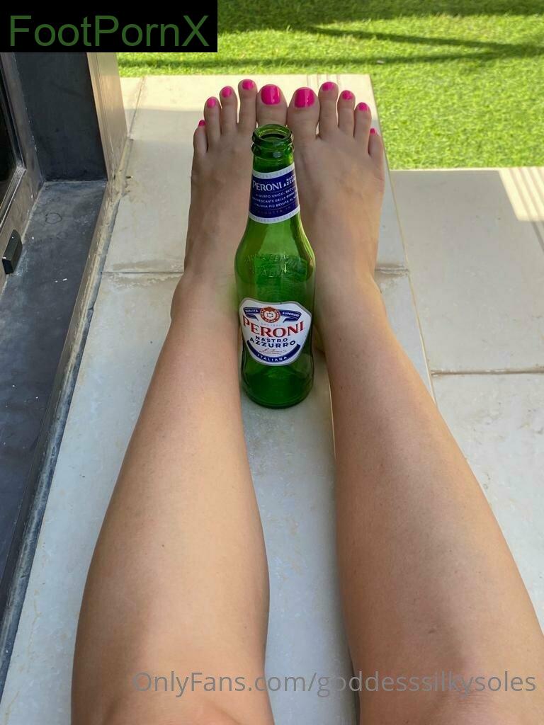 goddesssilkysoles feet photo 2