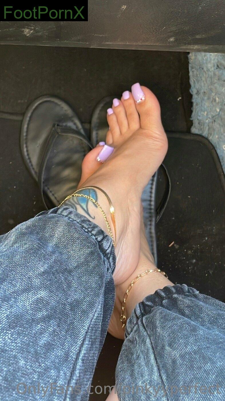 pinkyyperfect feet photo 6